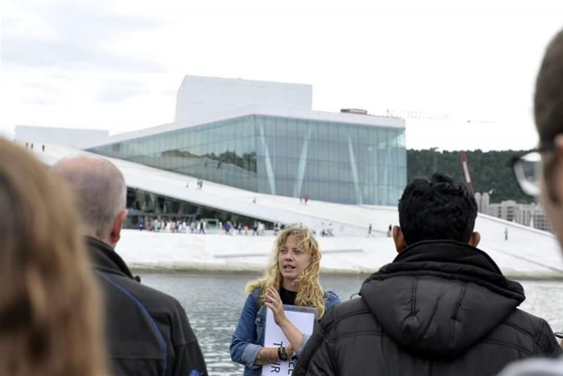 Guide talking to a group in front of the Opera House