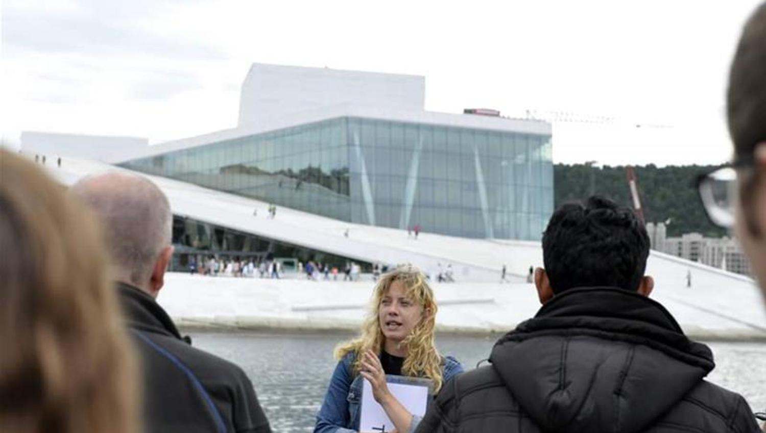 Guide talking to a group in front of the Opera House