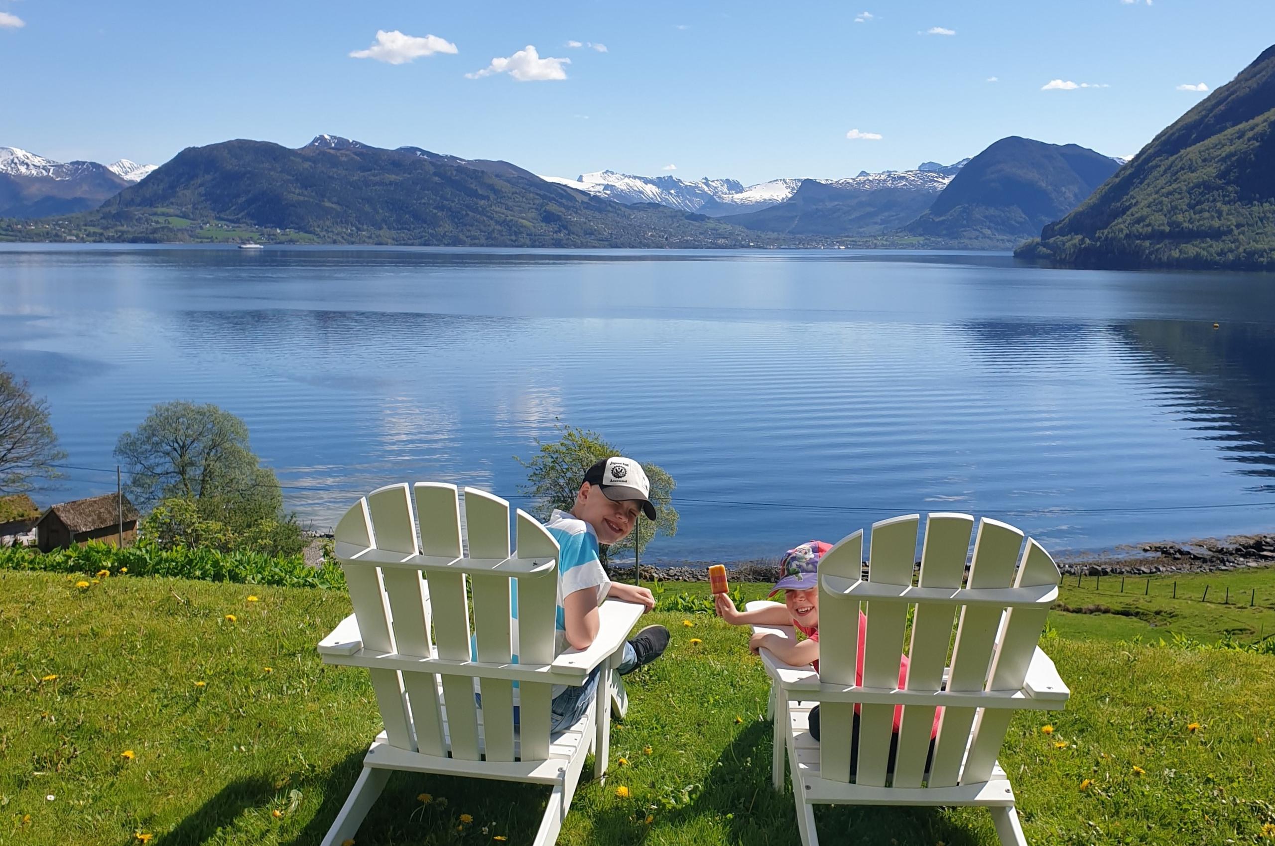 What about having an icecrem to this view!