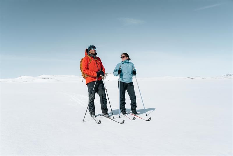A couple on a ski trip taking a break to enjoy the sun at Hardangervidda.