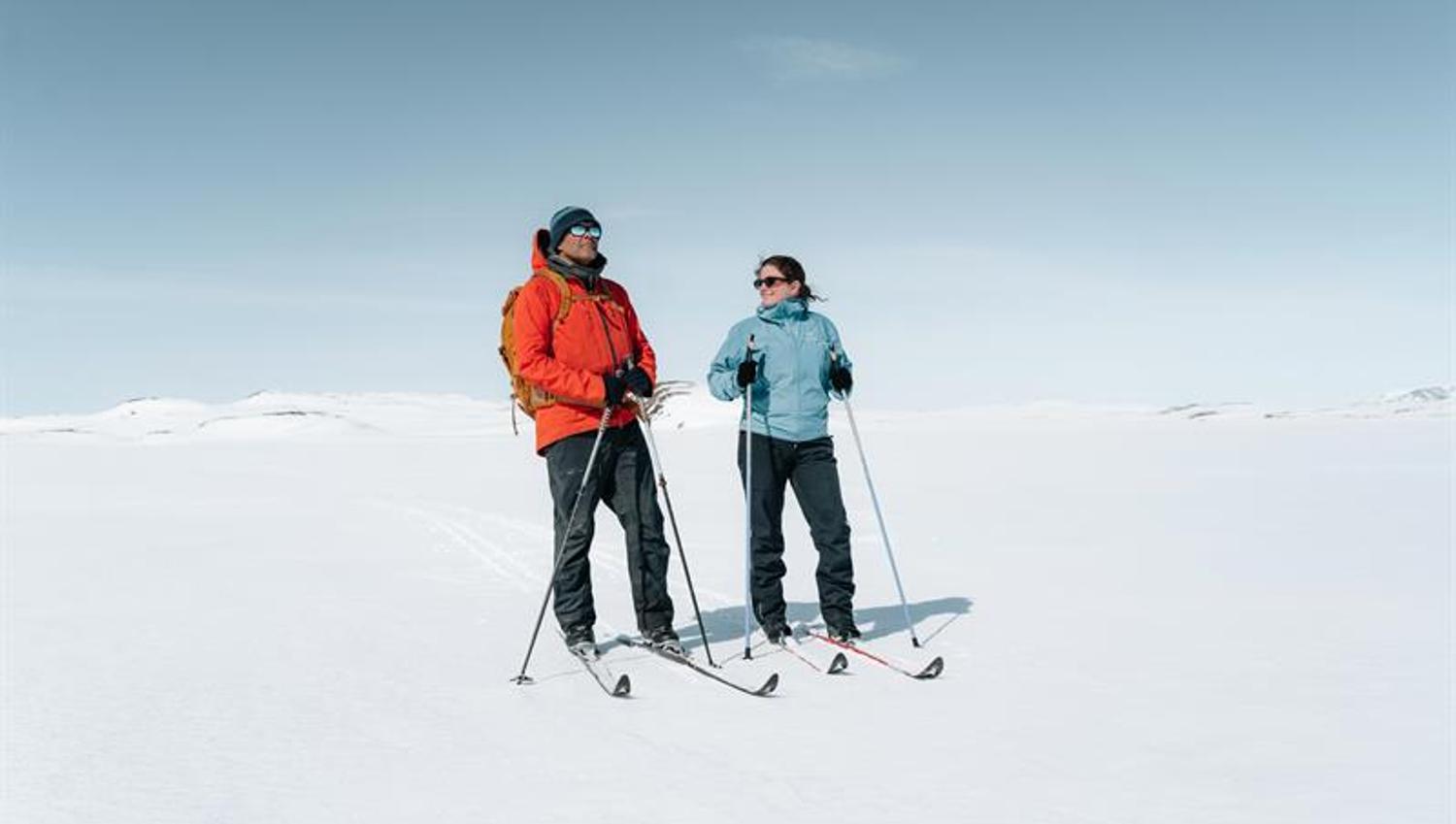 A couple on a ski trip taking a break to enjoy the sun at Hardangervidda.