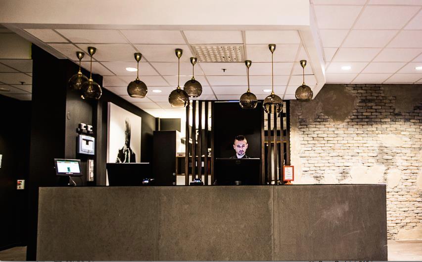 Receptions desk at Saga Hotel & Poshtel Oslo Central. Photo