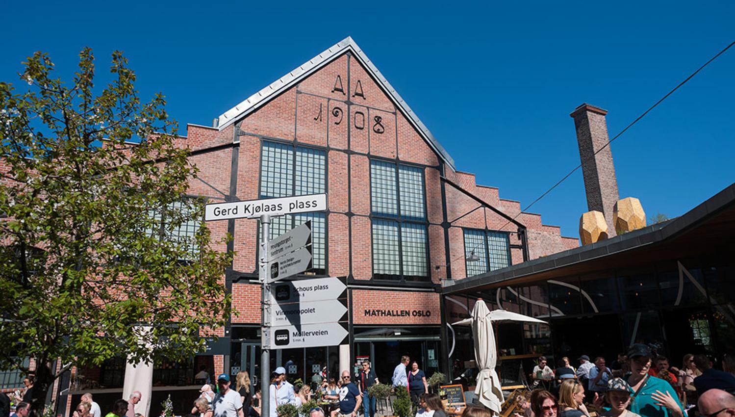 Mathallens fasade ut mot Vulkan