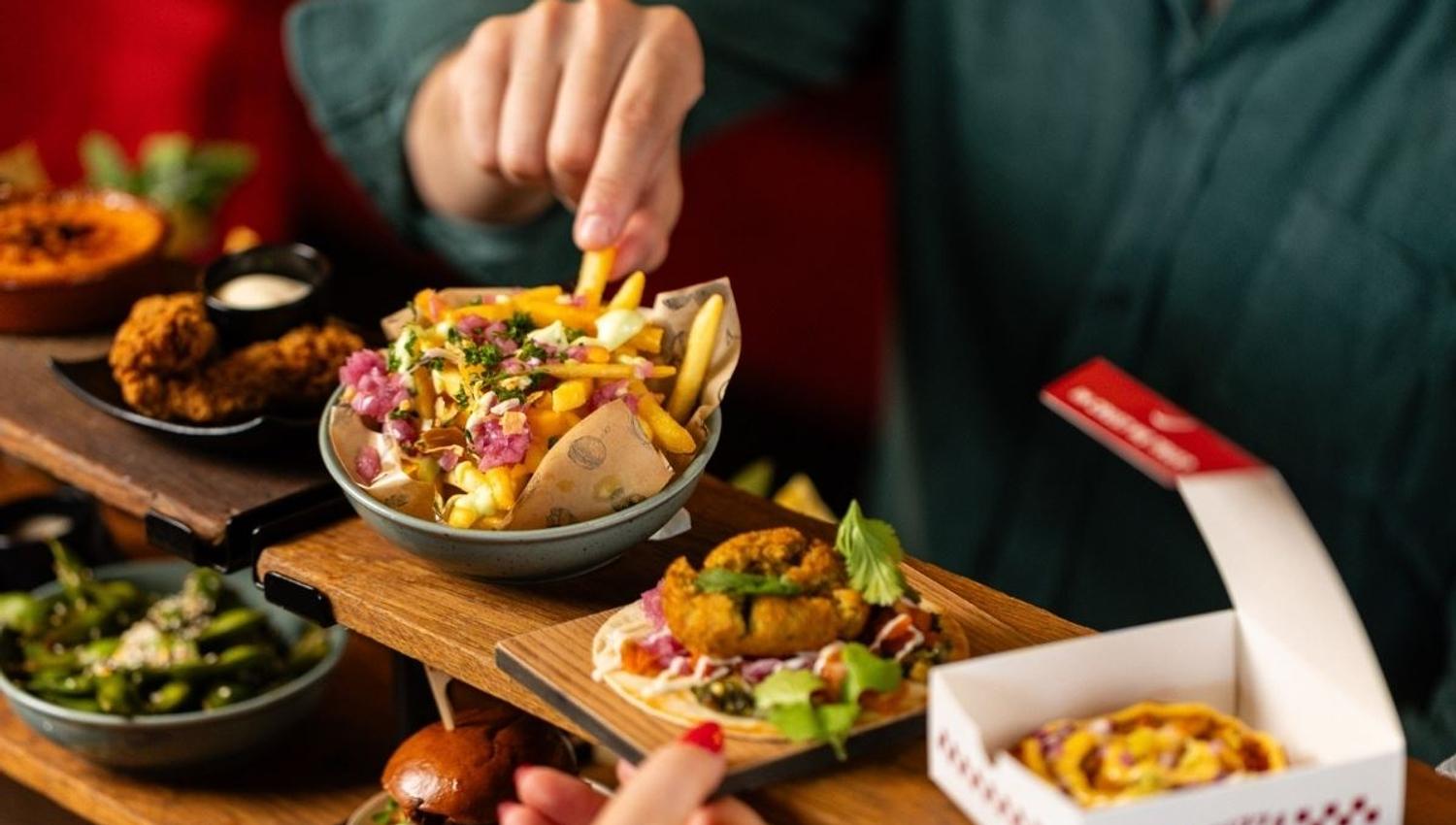 Et utvalg småretter servert på bordet hos Pincho Nation Tromsø i Tromsø sentrum.
