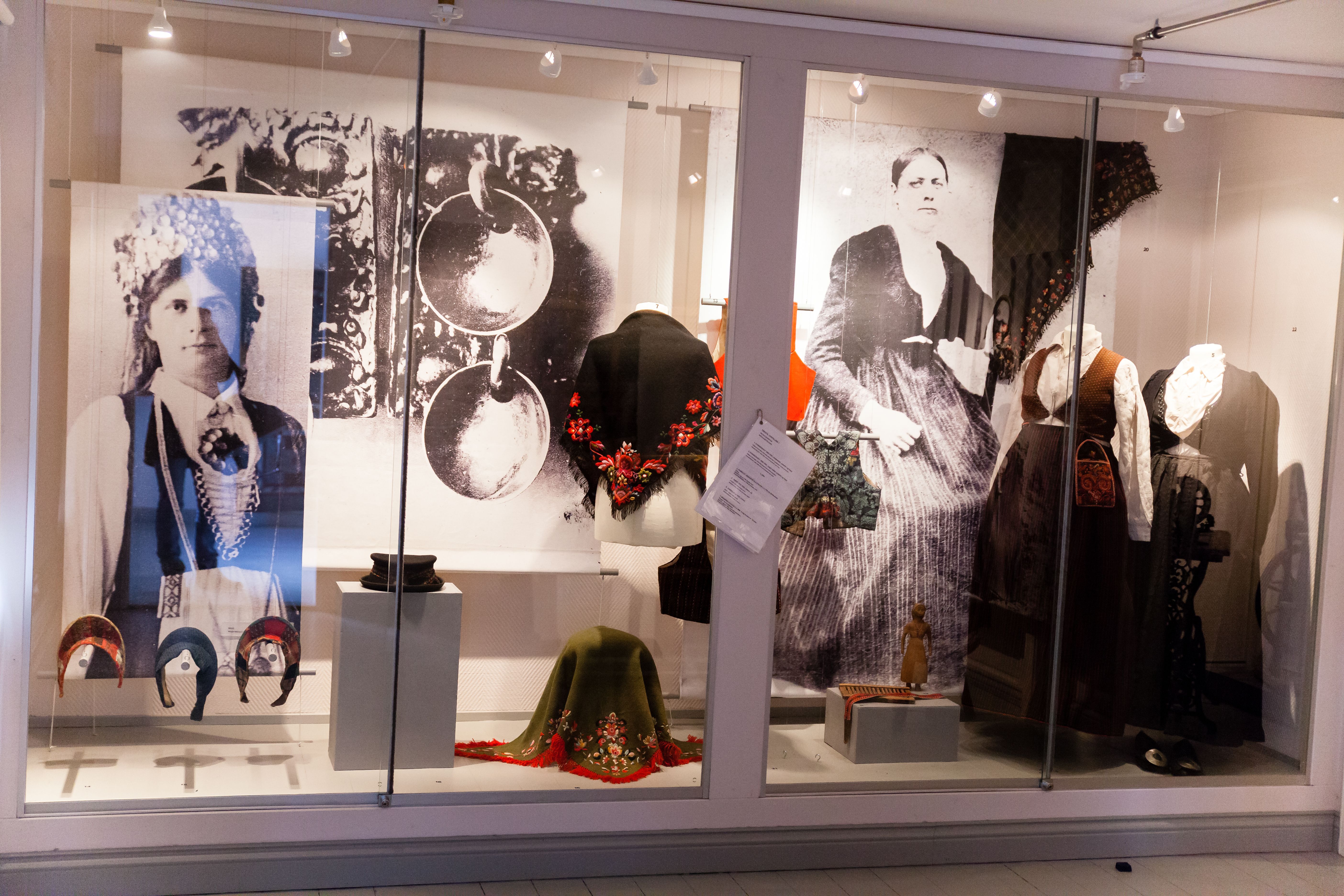 Exhibition of bunads and accessories
