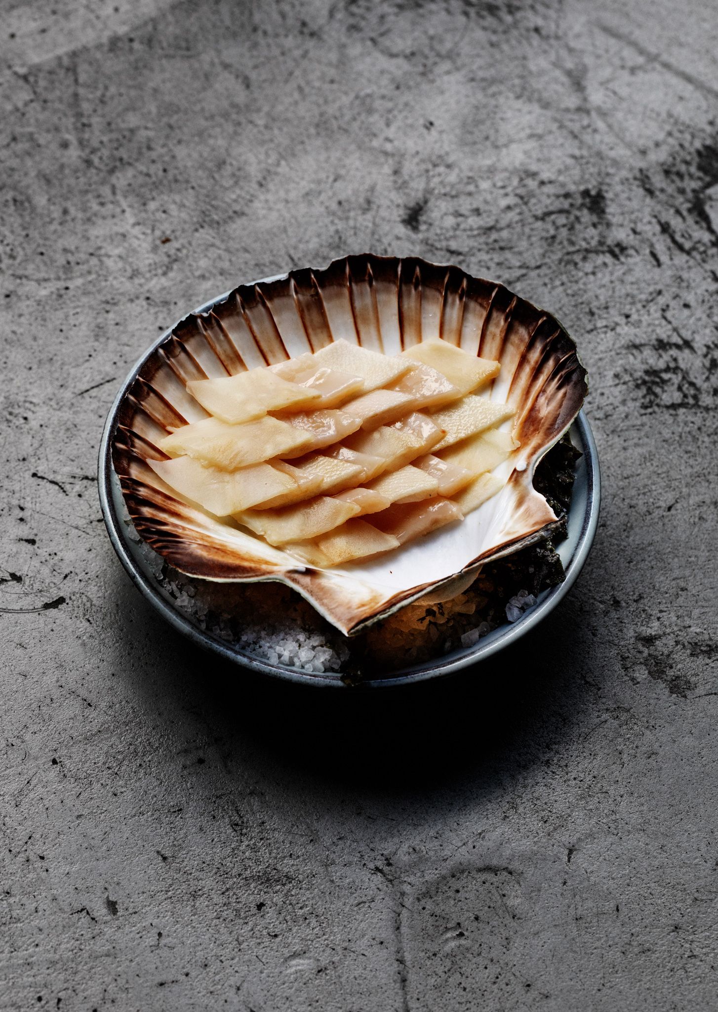 Scallop with smoked emulison of the roe salt-baked celery and raw apple.