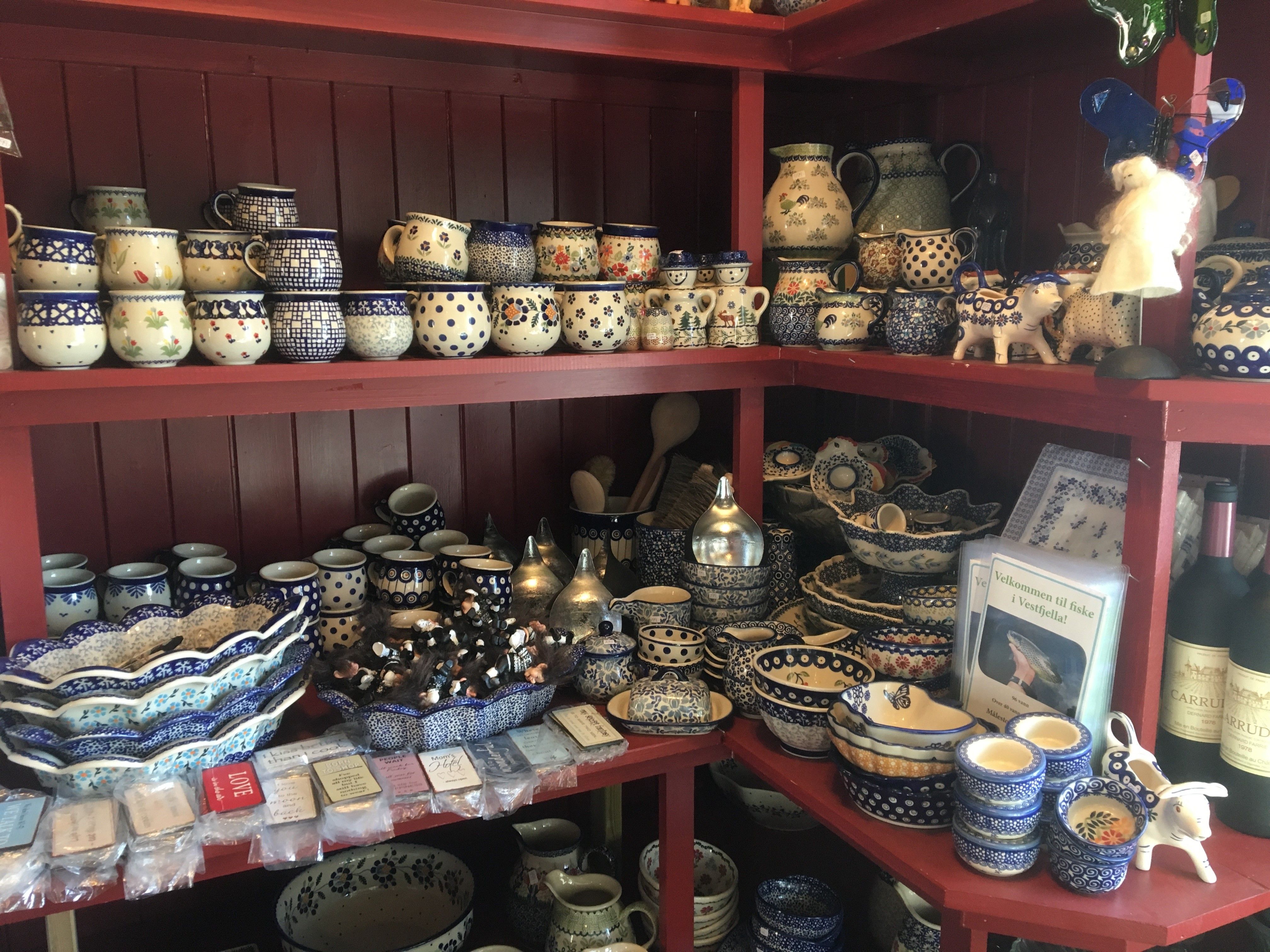 Popular cups and plates from Polen.