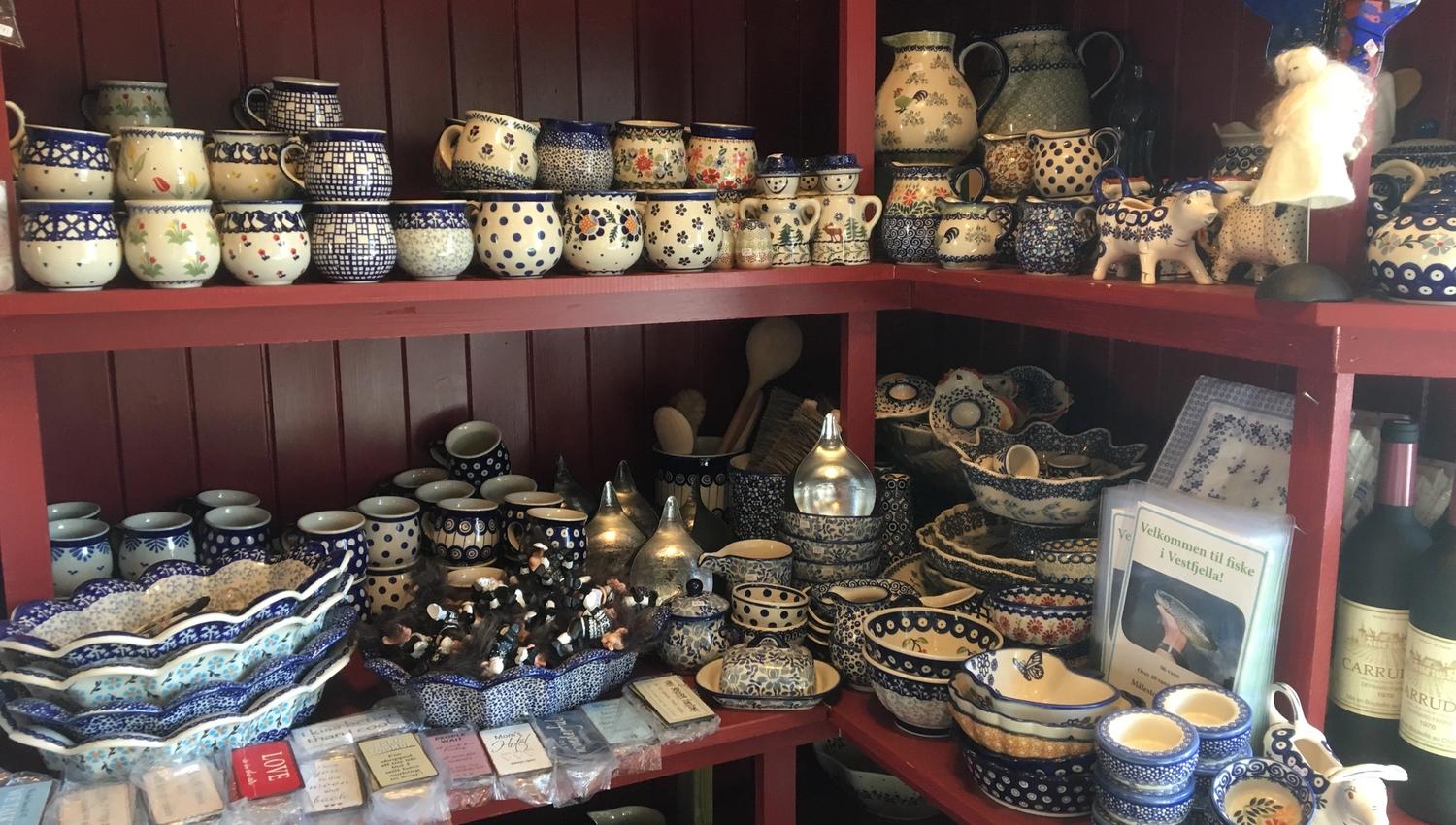 Popular cups and plates from Polen.