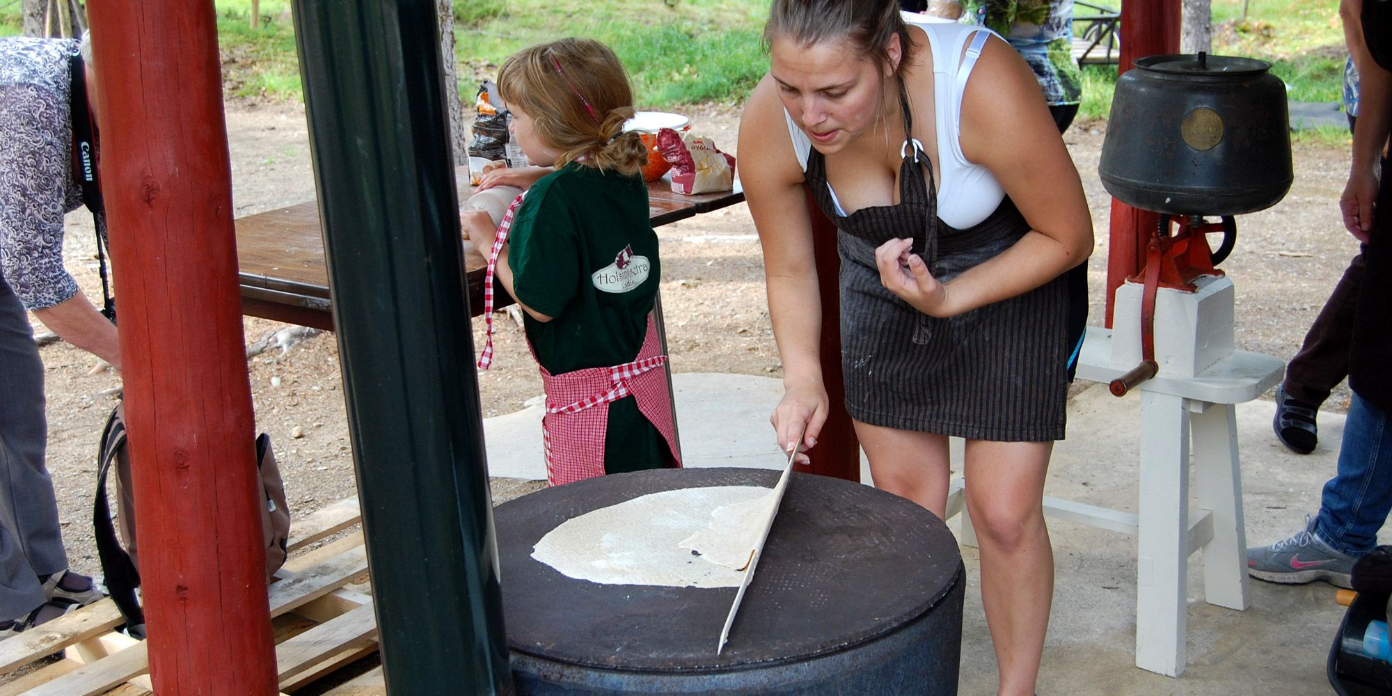 Baking cripsy flat bread at Holsingseteren summer mountain farm 