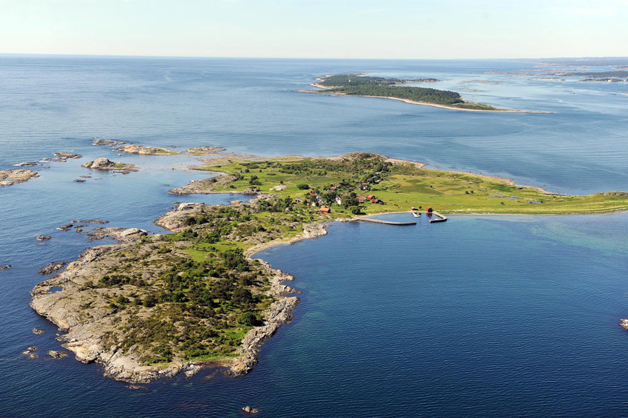 Stråholmen og Jomfruland i sør
