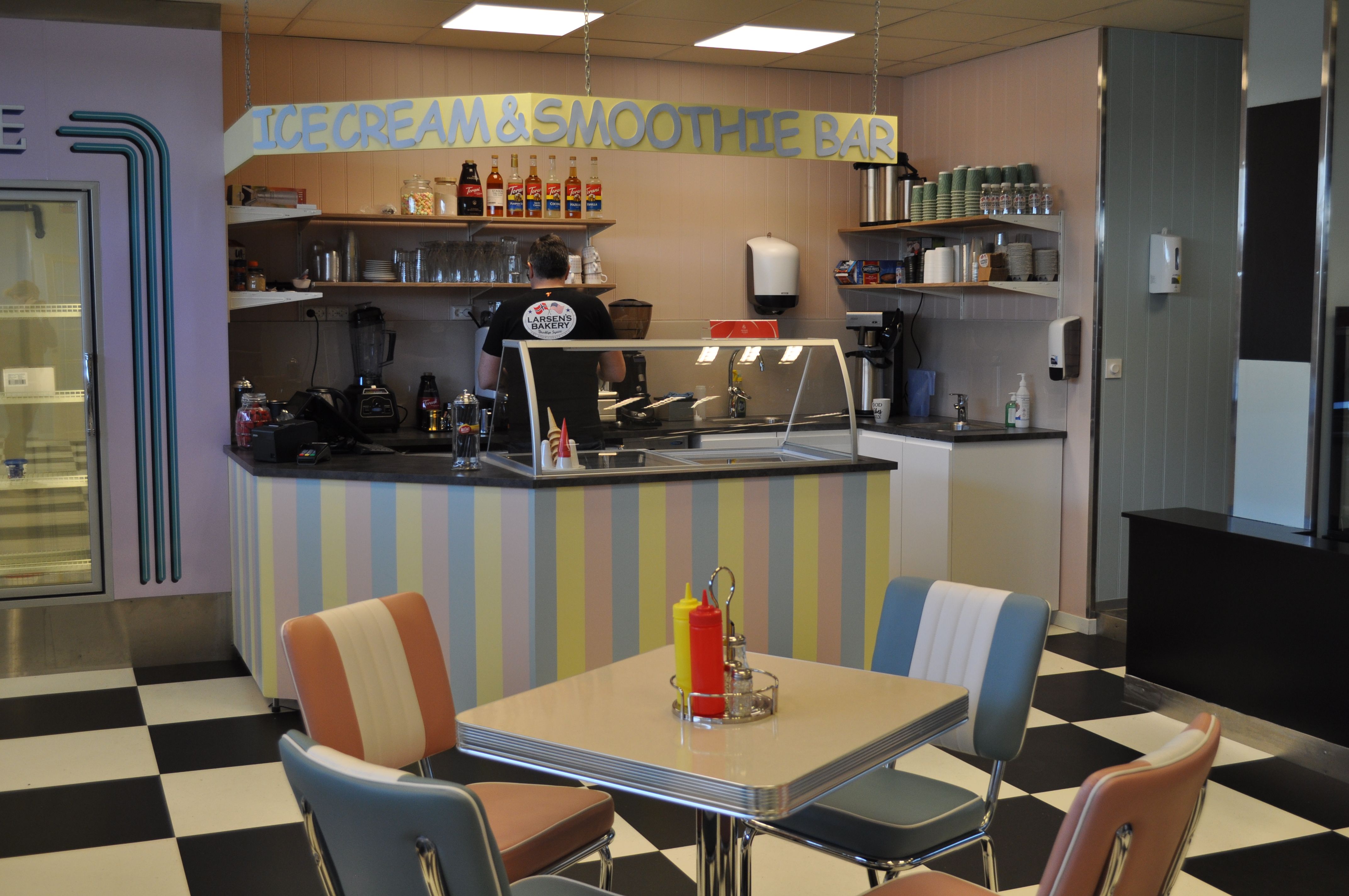 Larsen's Bakery innsiden