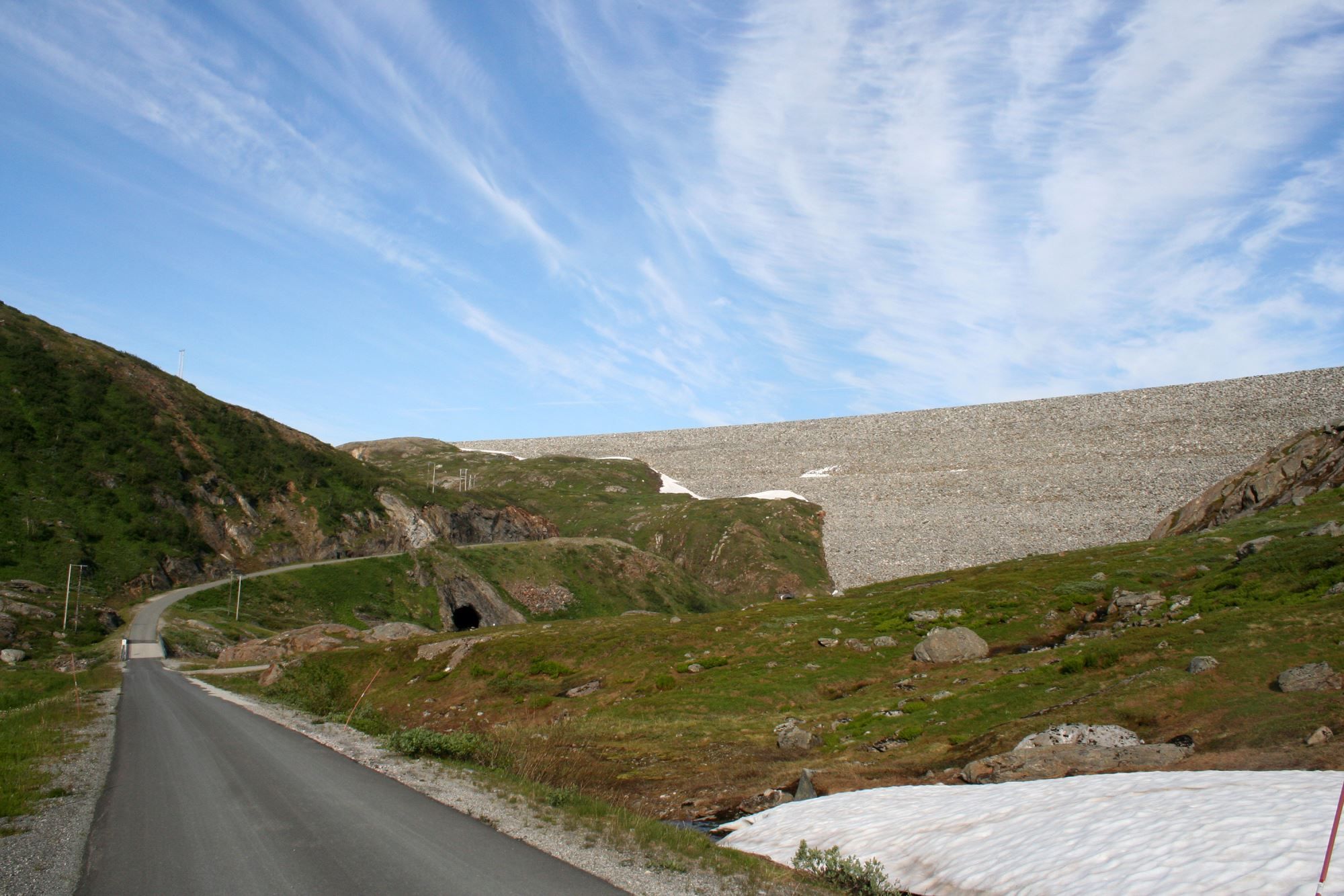 The dam Storglomvassdammen on Mnt. Glomfjellet