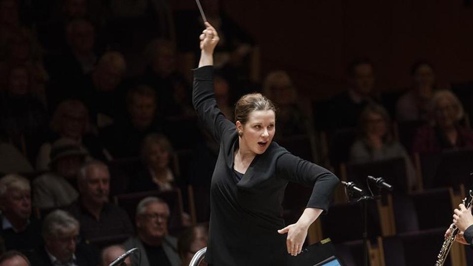 Conductor Emilia Hoving at the concert
