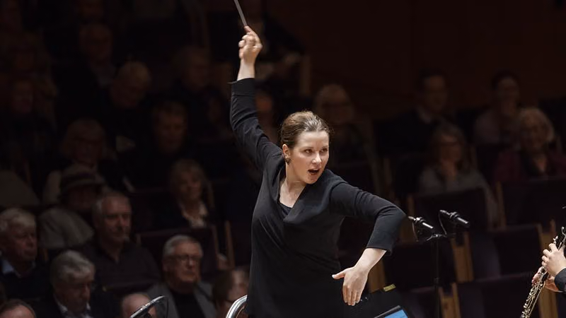 Conductor Emilia Hoving at the concert