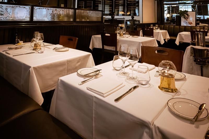 Brasserie Hansken interior seating area