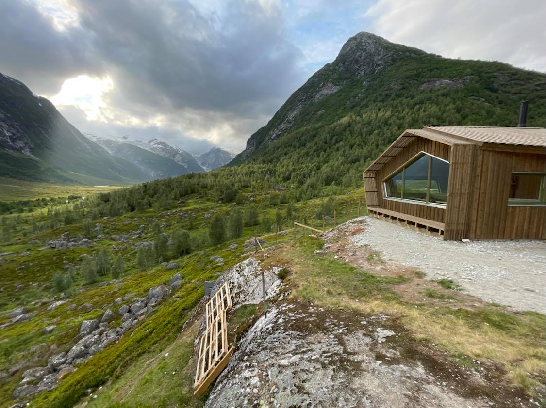 Tungestølen Turisthytte, Veitastrond