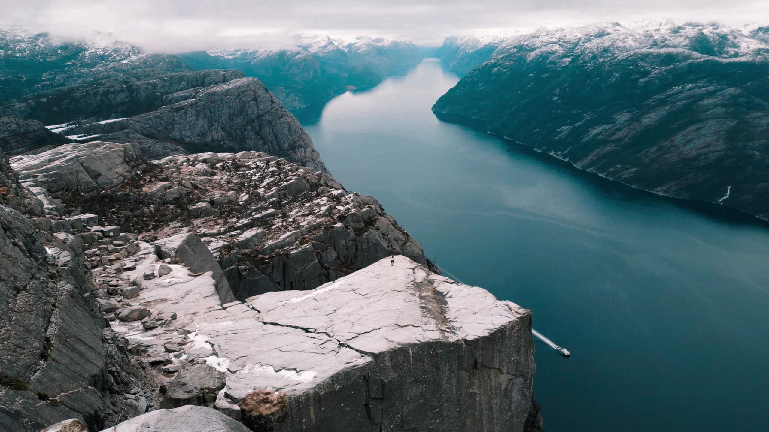 Fjordkreuzfahrt und geführte Wanderung zum Preikestolen - Winter