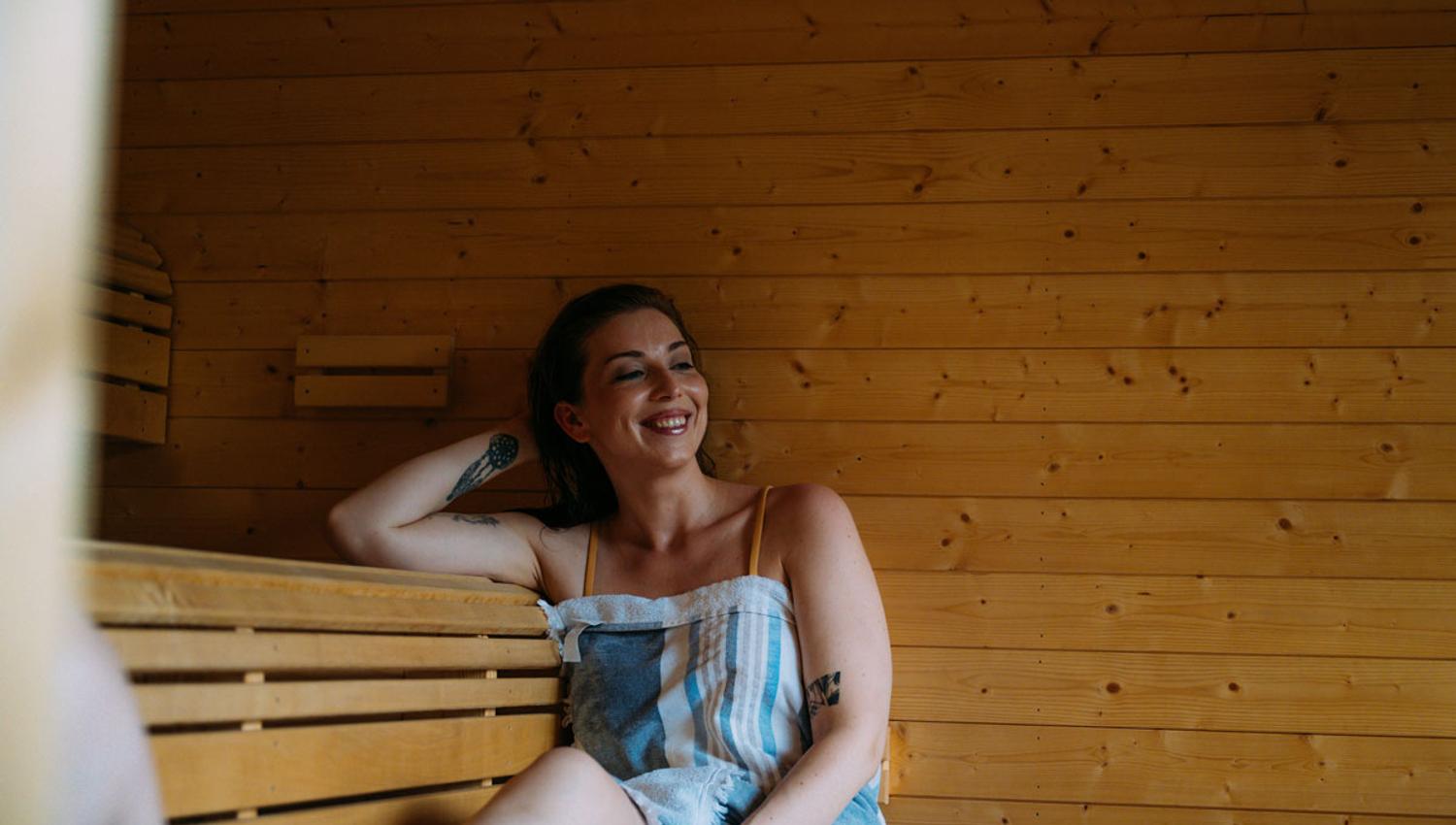 lady in the sauna at Skogen's room