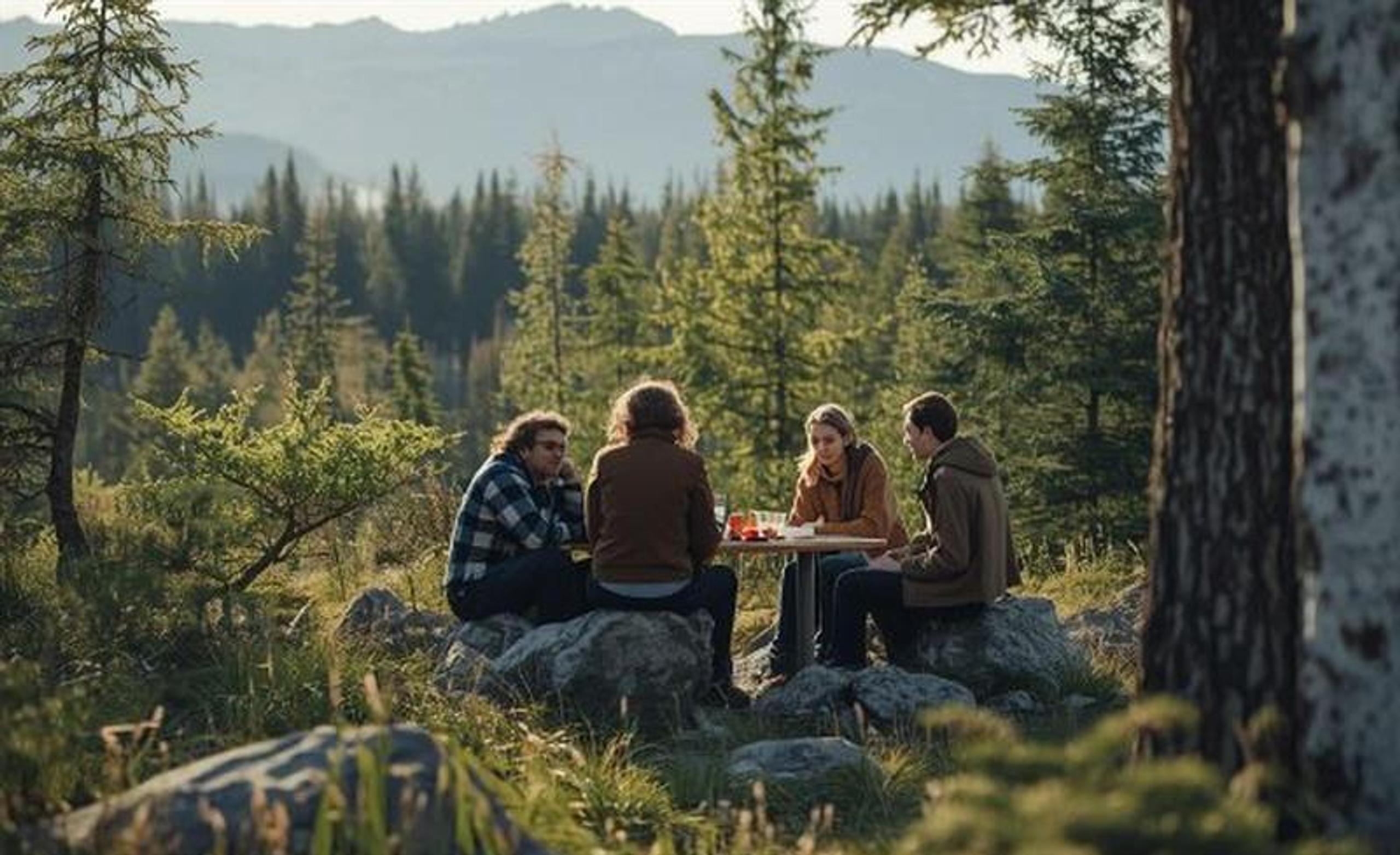 Nyt en lokal lunsj med nybrygget kaffe i byfjellene i Bergen.