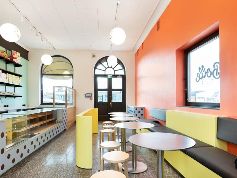 Bollebar interior: chairs, tables and counter