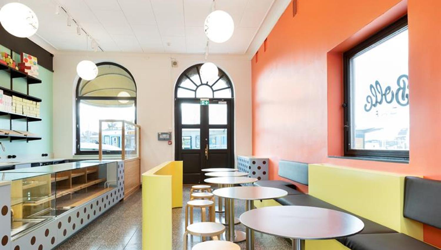 Bollebar interior: chairs, tables and counter