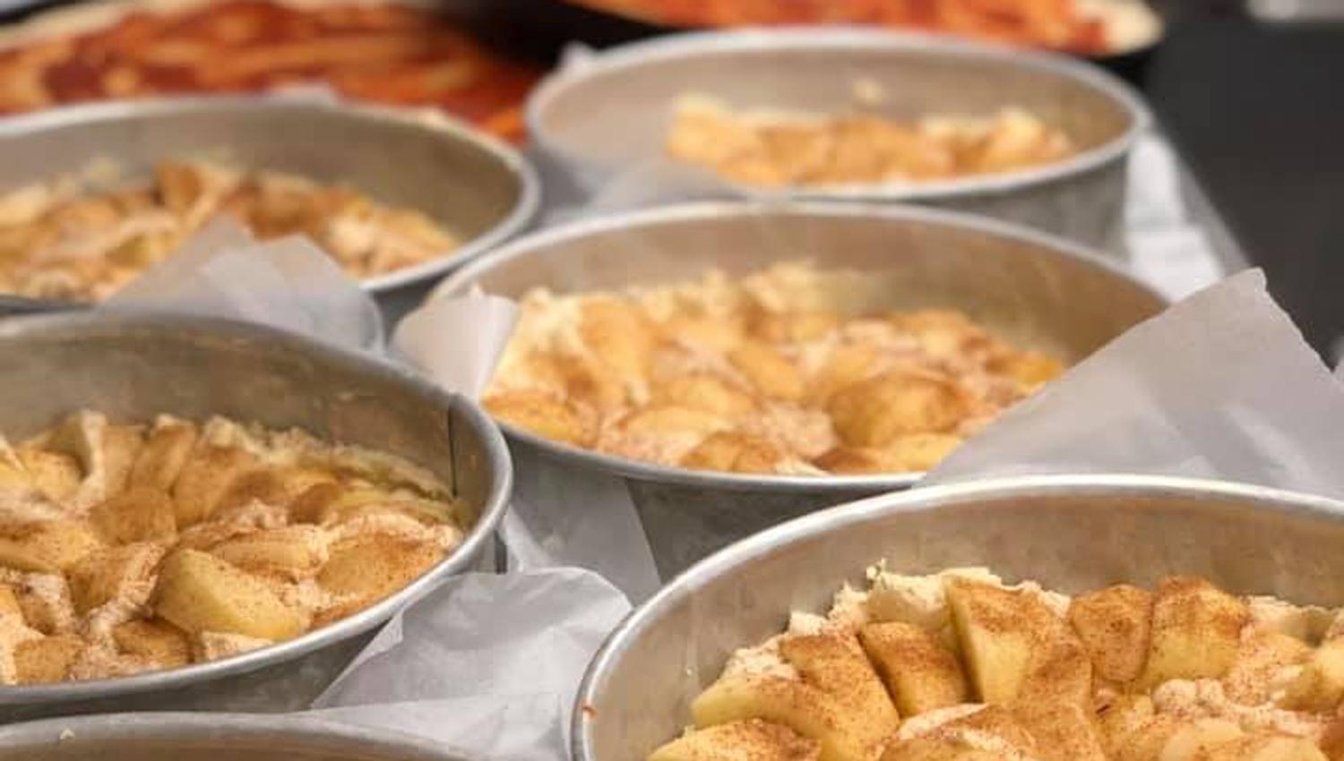 Apple cakes
