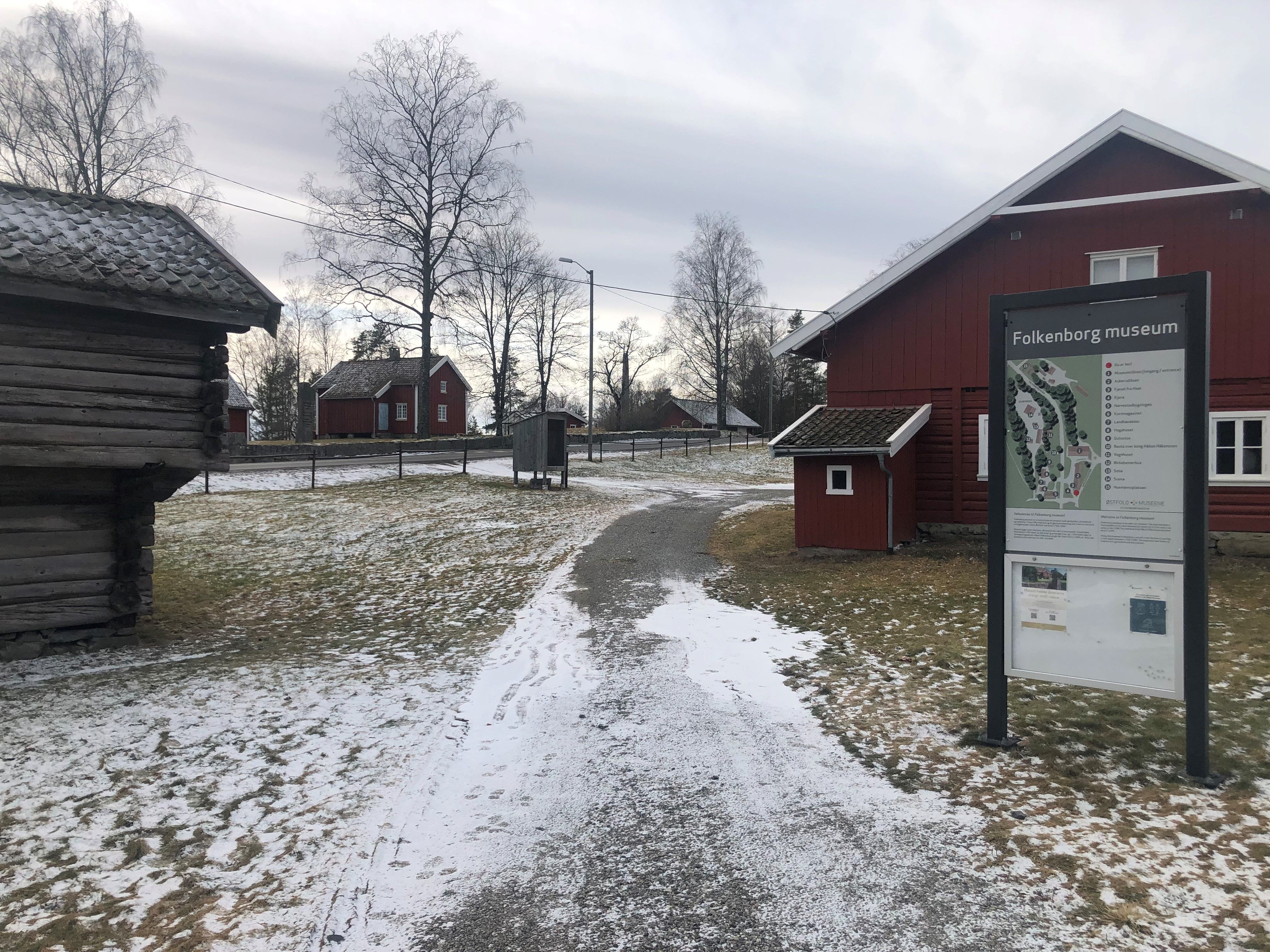 Informasjonstavle ved Folkenborg museum