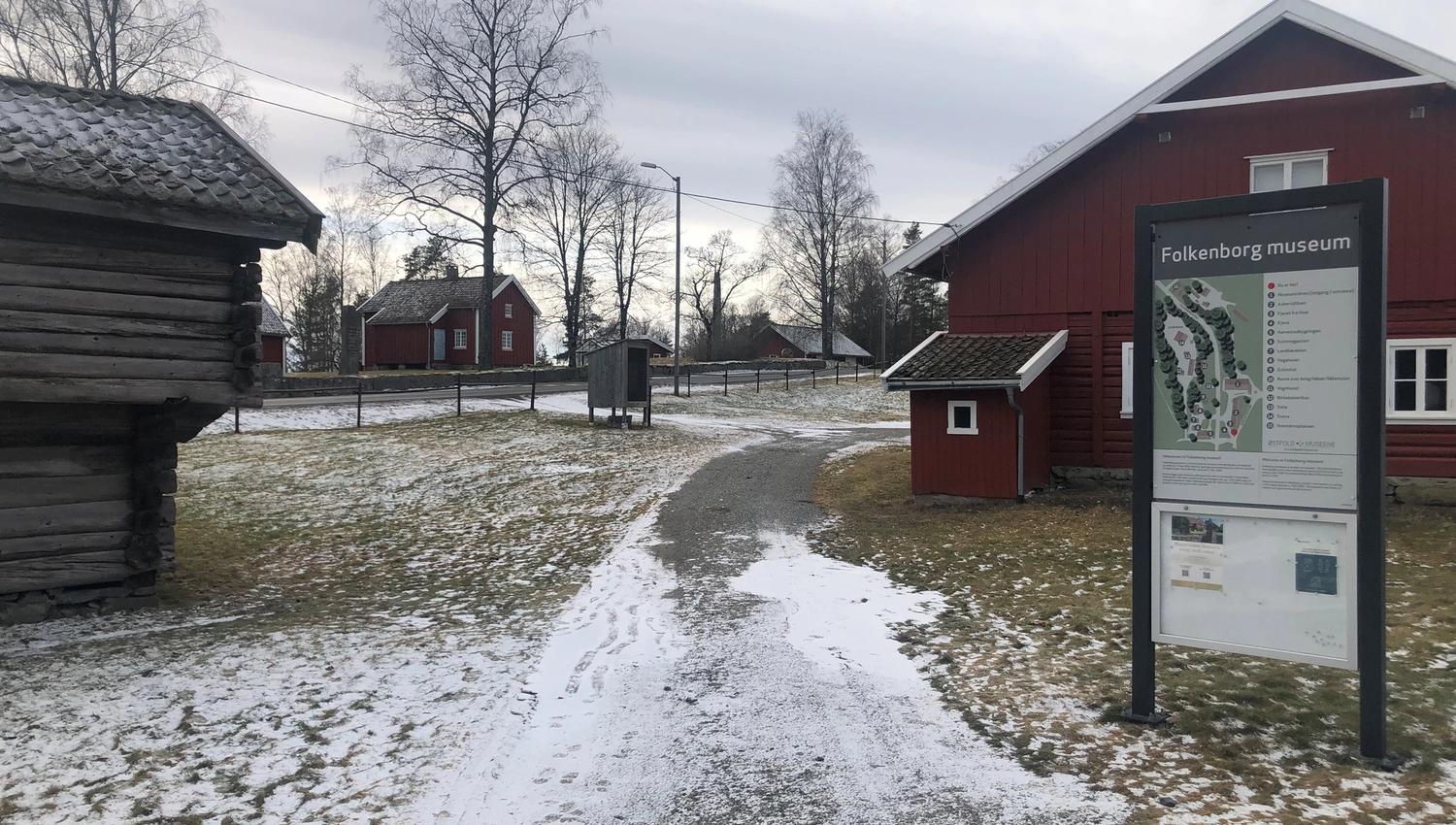 Informasjonstavle ved Folkenborg museum