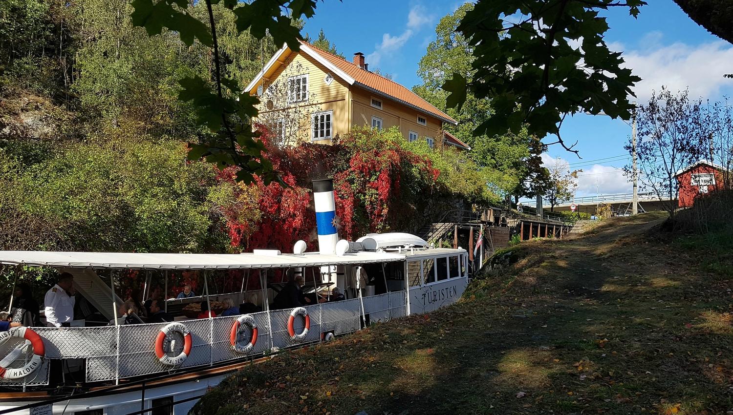 Steam boat in locks