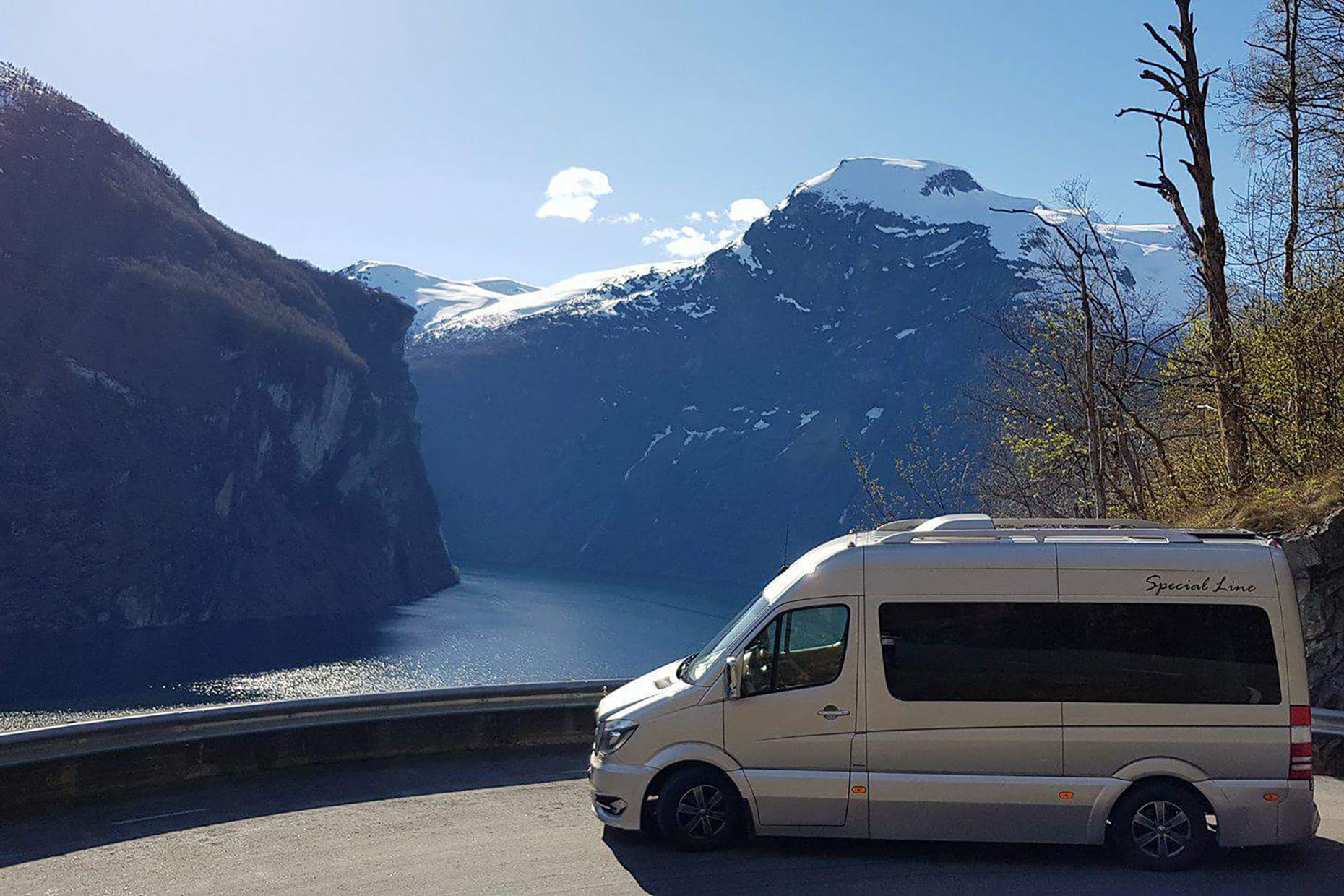 Minibuss frå Geiranger Turbuss