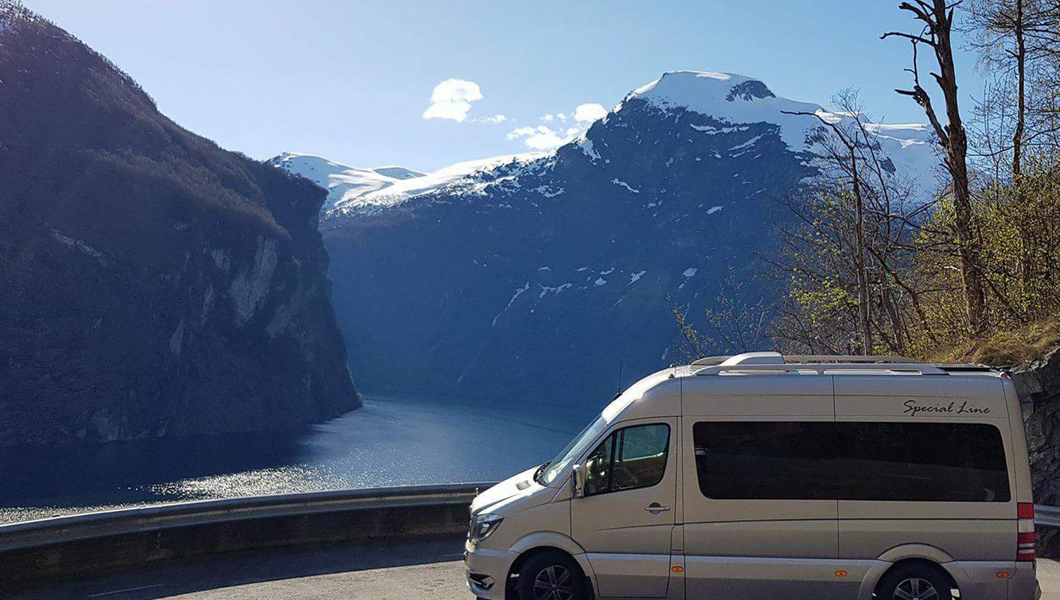 Minibuss frå Geiranger Turbuss