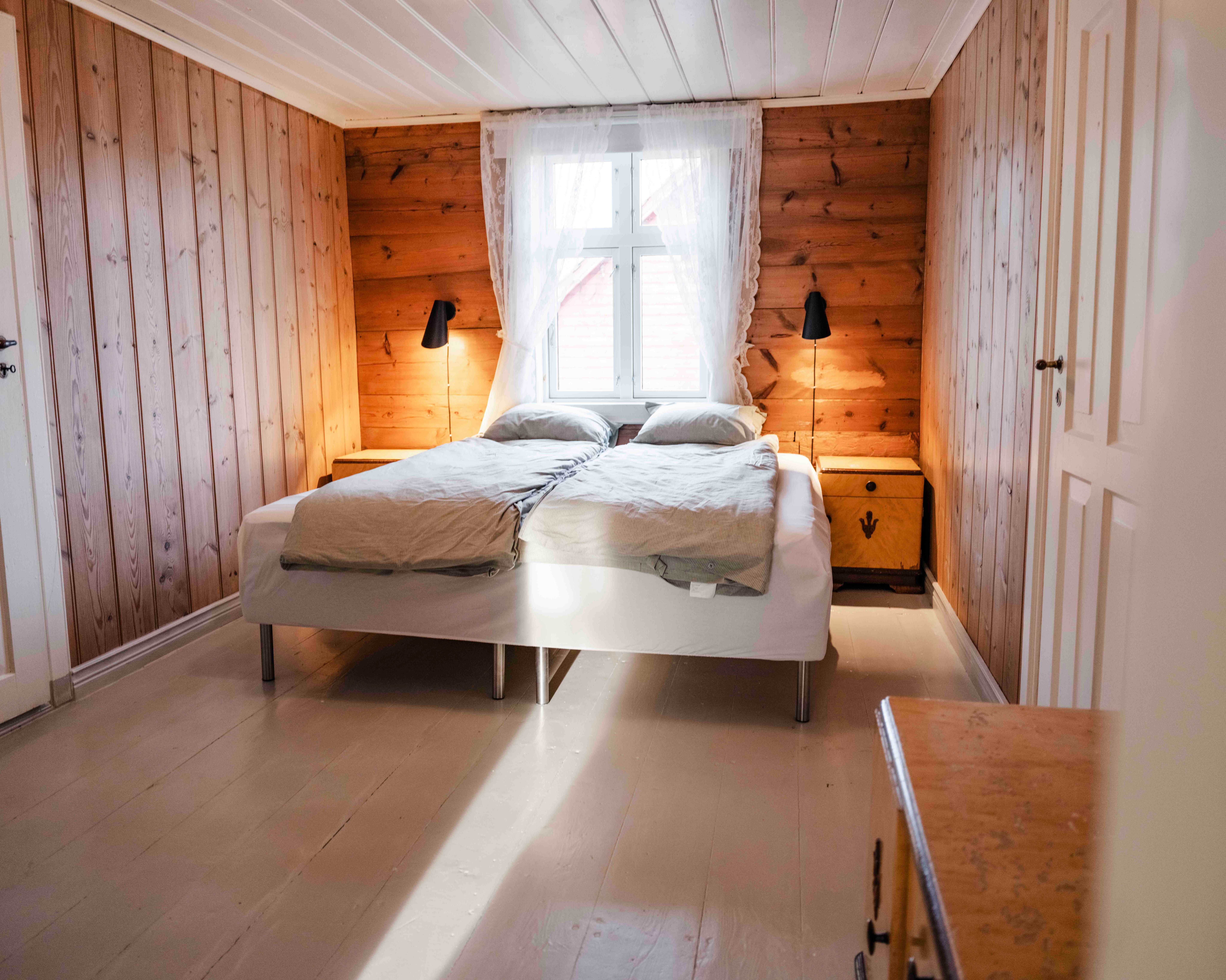 Bright and inviting double bedroom at Stigen Fjordlodge in Hardanger.