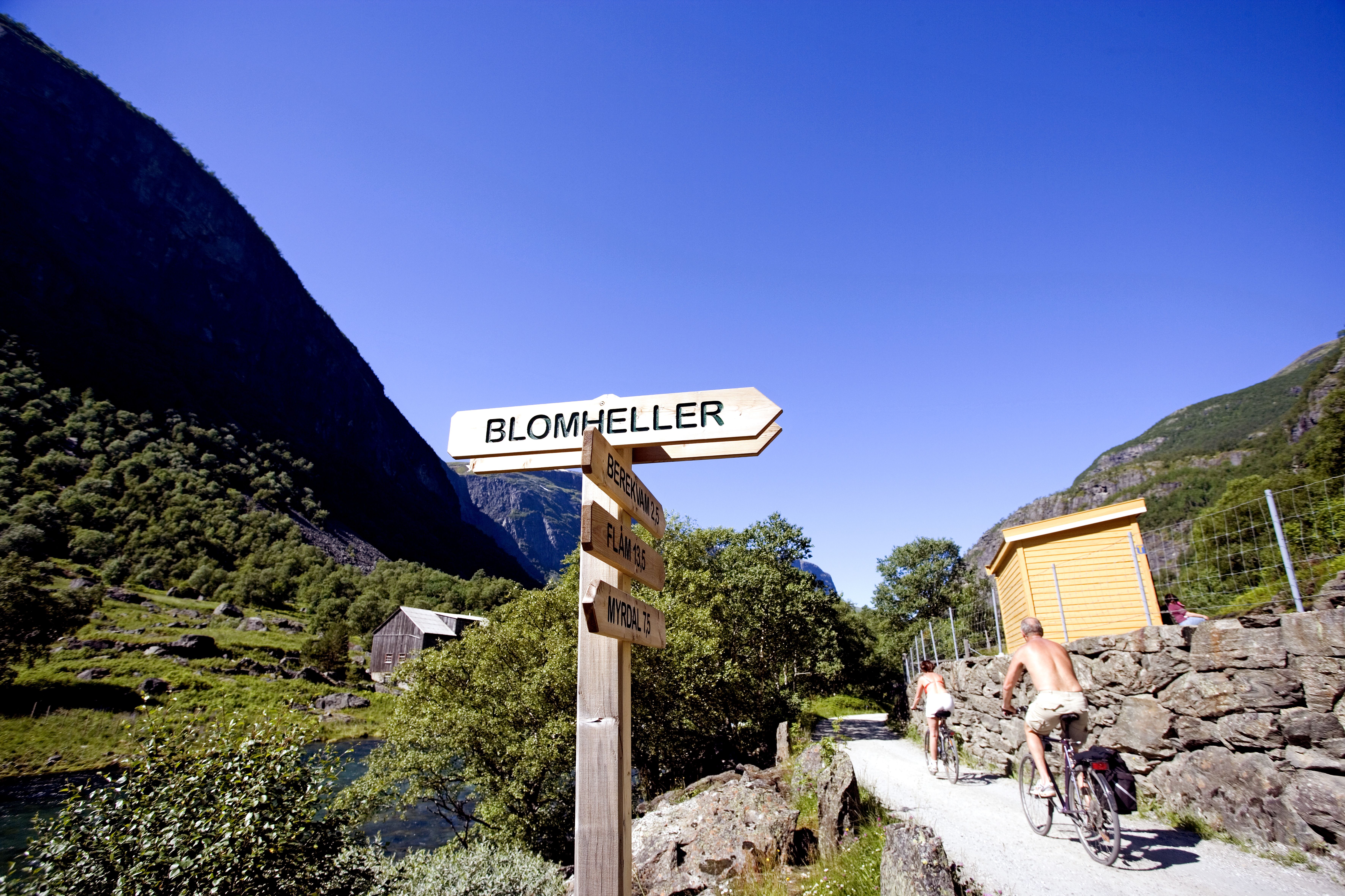 Cycling the Flåm valley