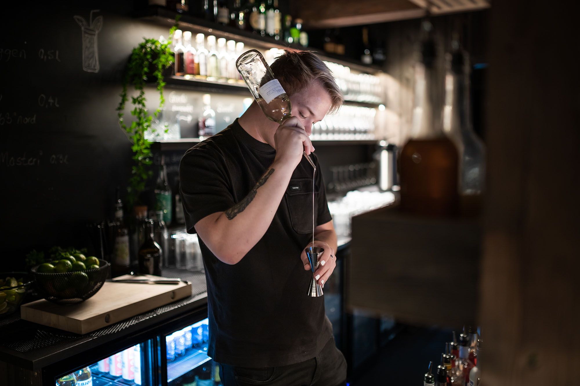 Loftet Skybar på Øyna - mixing av cocktail