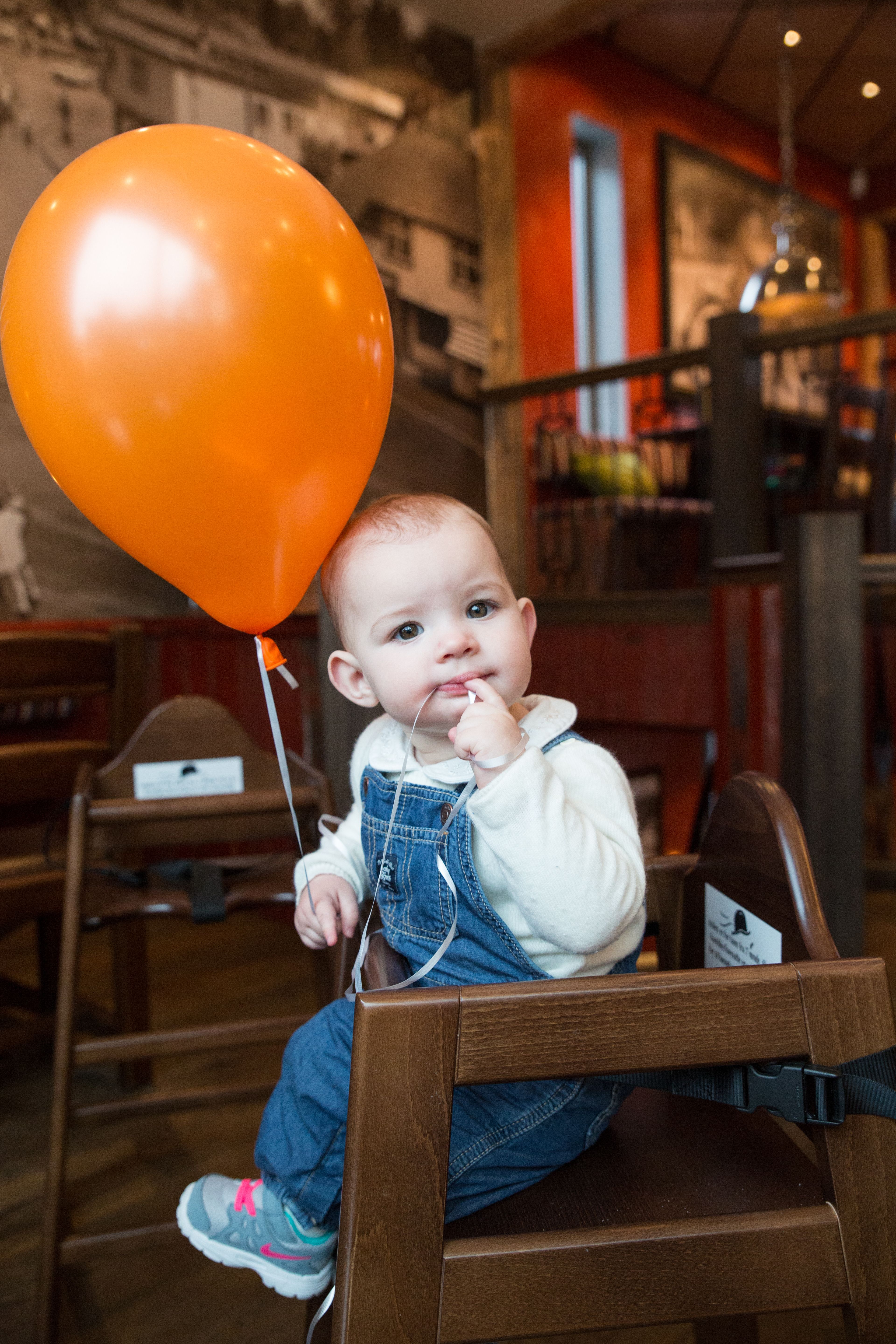 Baby med ballong