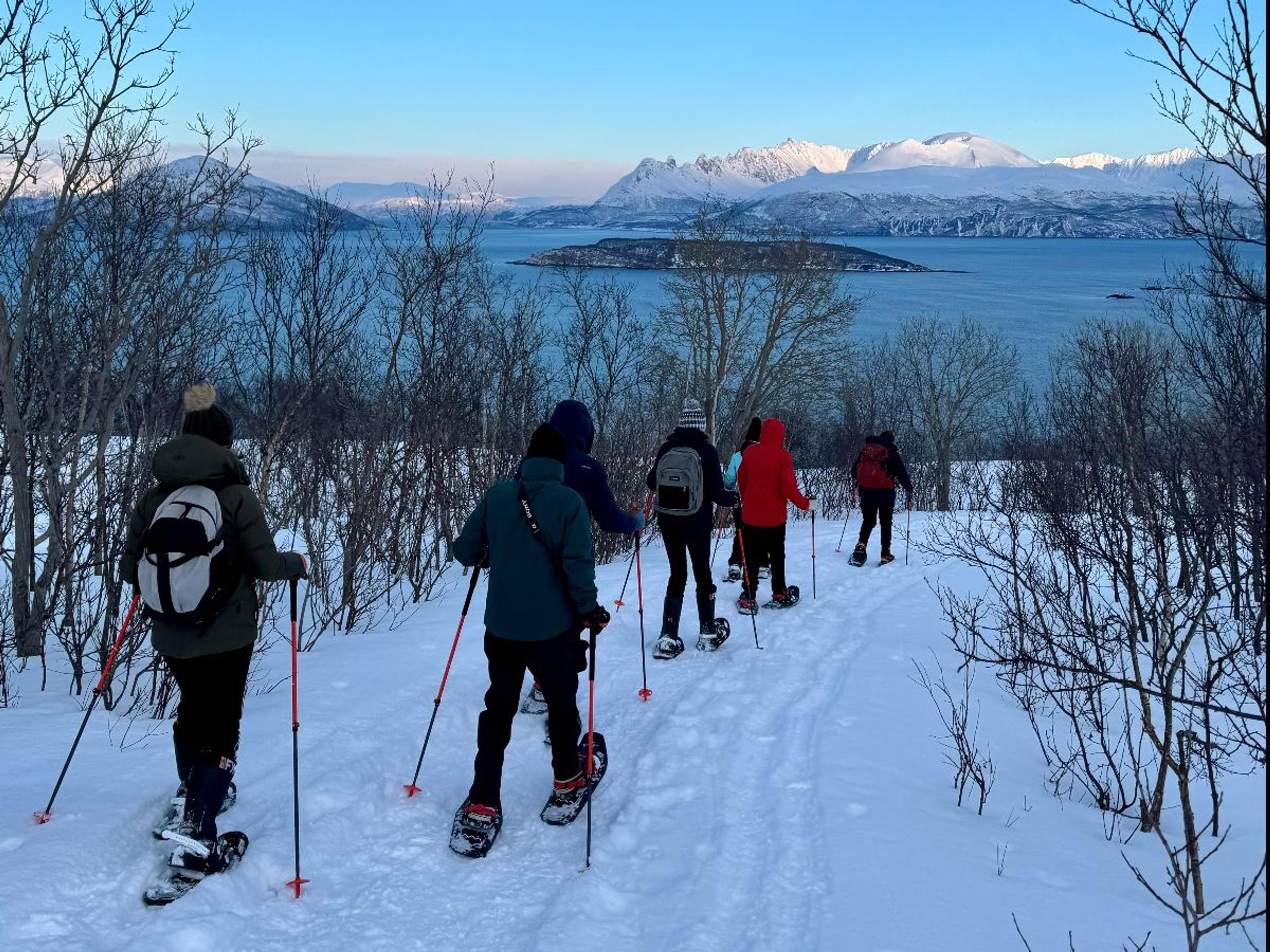Aurora Snowshoe walk - Explore 70 Degrees