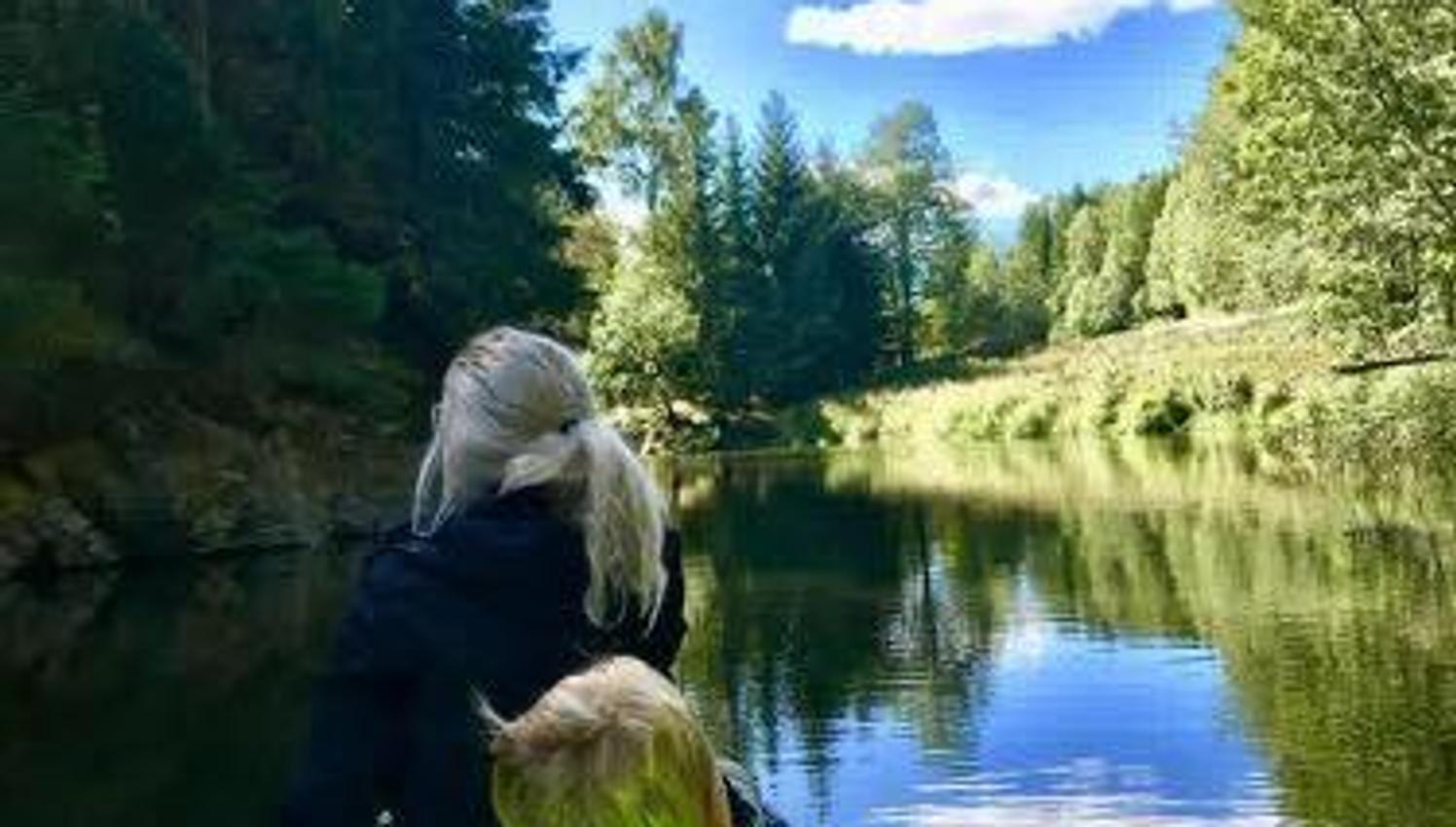 voksen og barn i kano