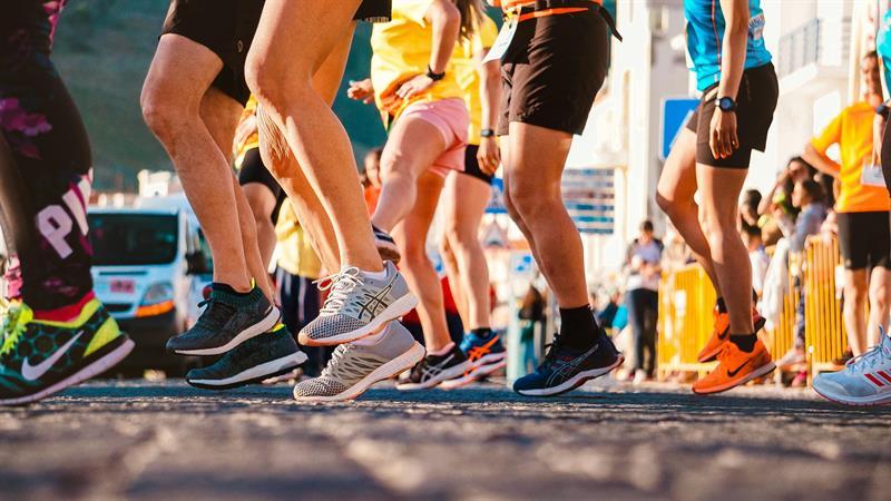 Picture of people running