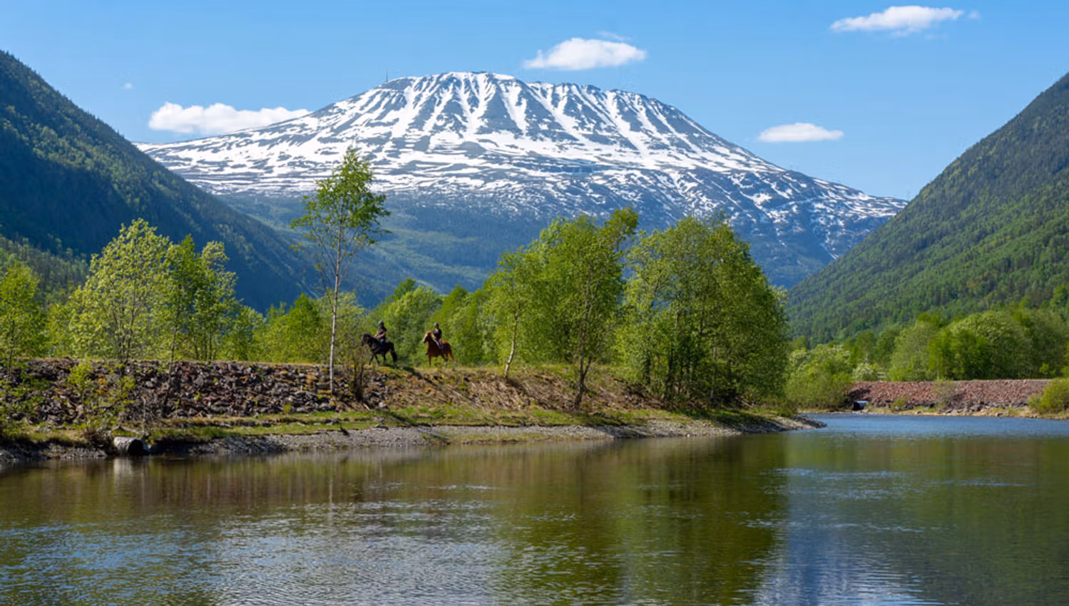 Gaustatoppen sett fra Miland