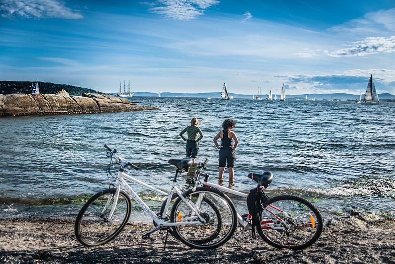 Sykkeltur på stranda.