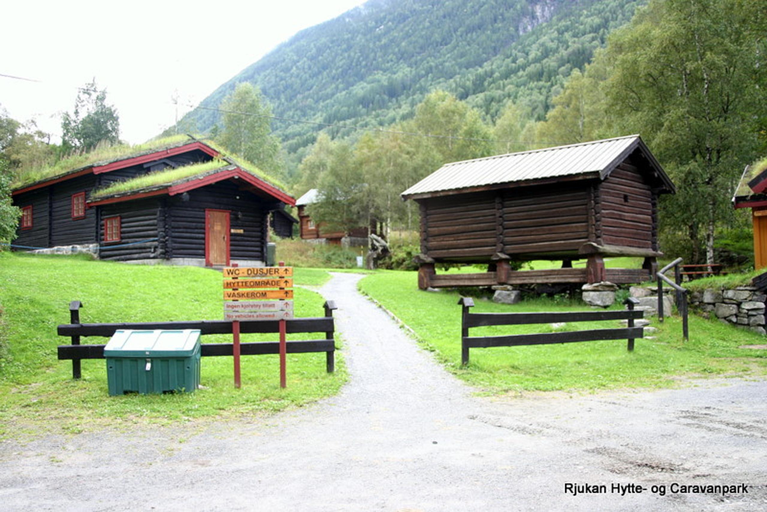 Cabins with view towards Gaustatoppen  