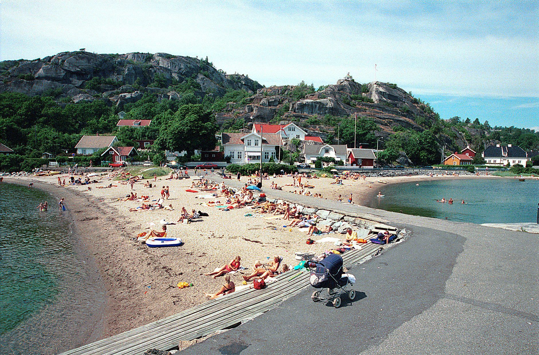 Mennesker på sandstrand