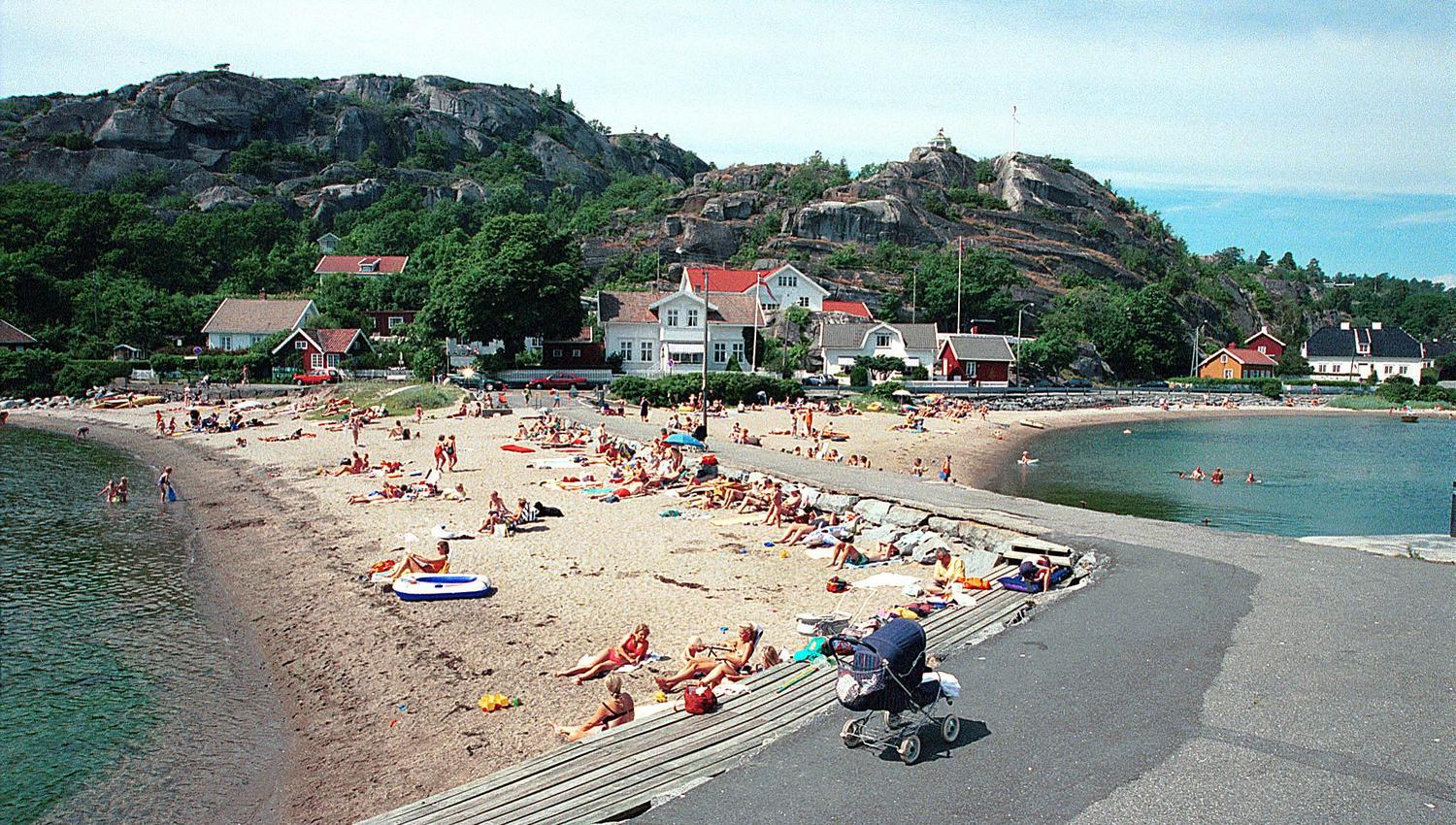 Mennesker på sandstrand