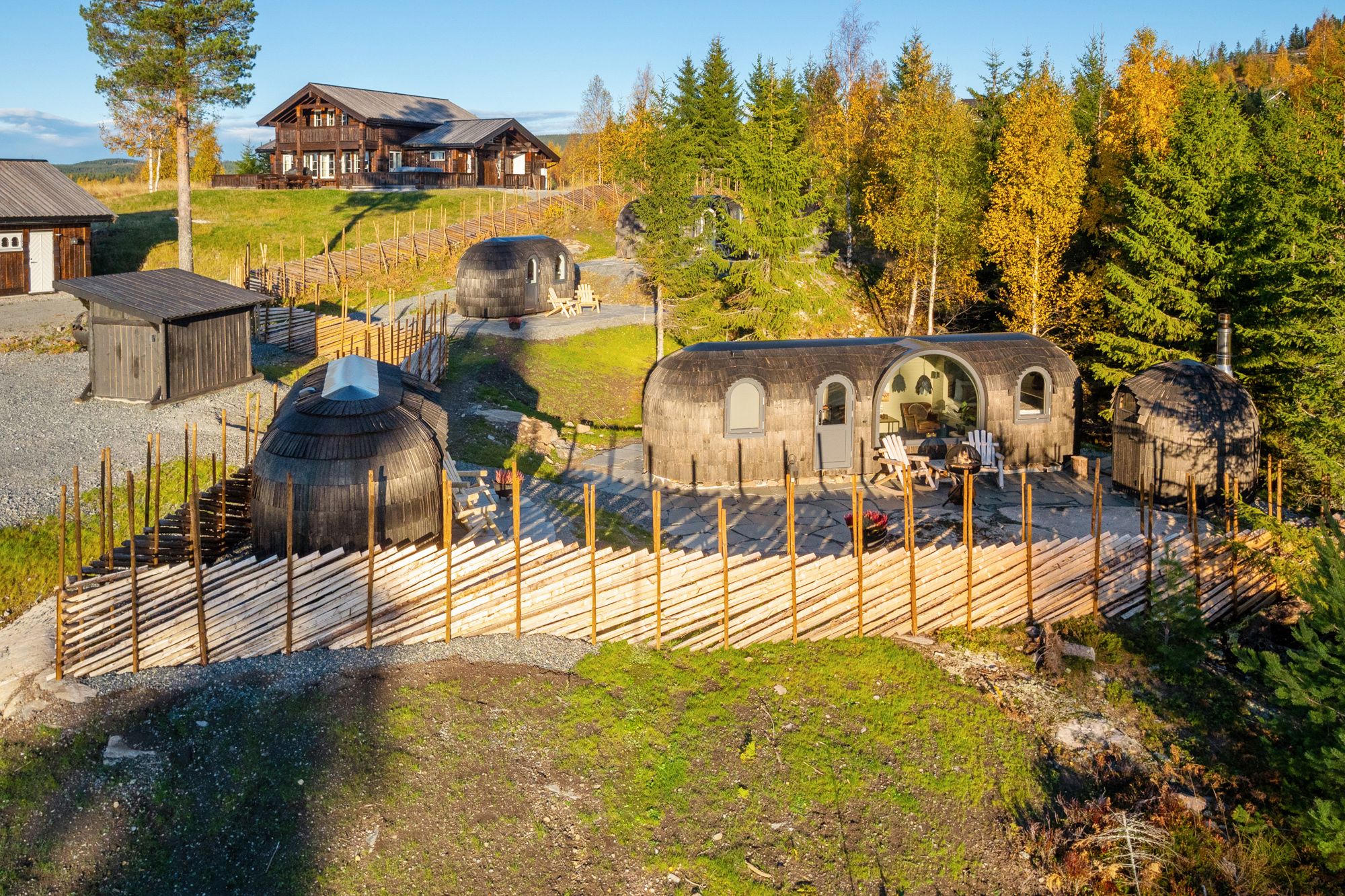 dronepicture of the cabins 
