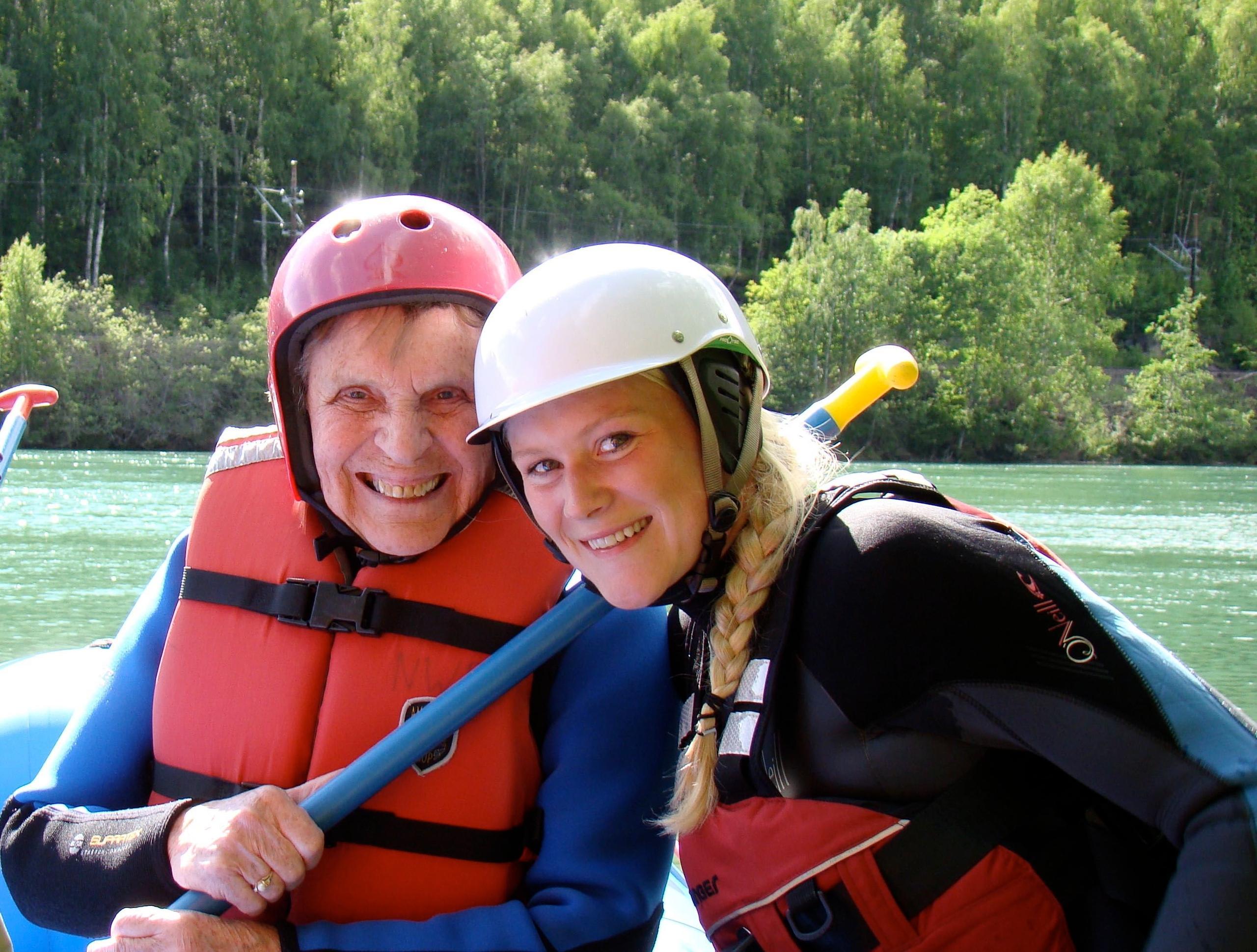 Family rafting in the Otta river