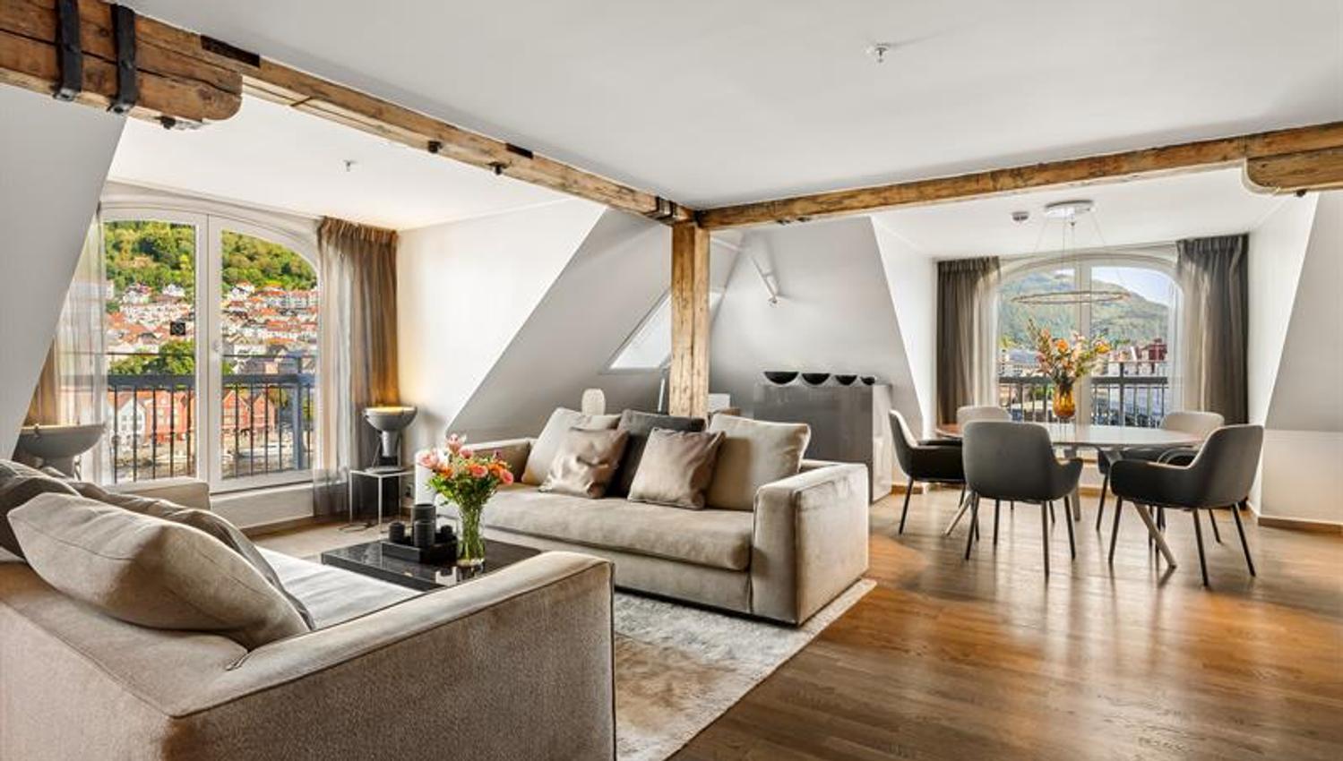 Suite living room