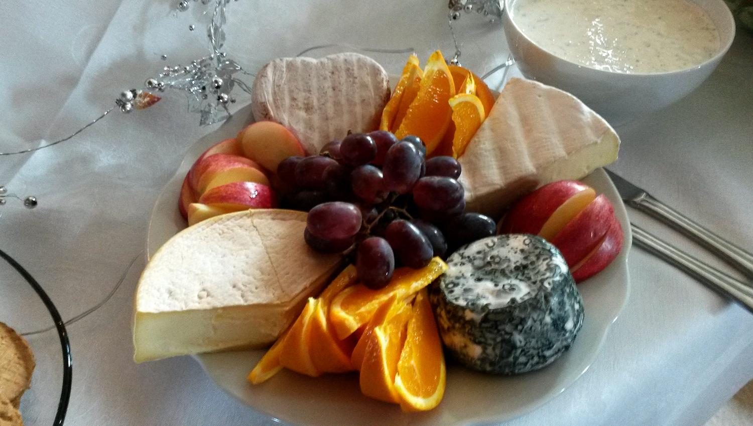Cheese platter served at Munkeby Inn