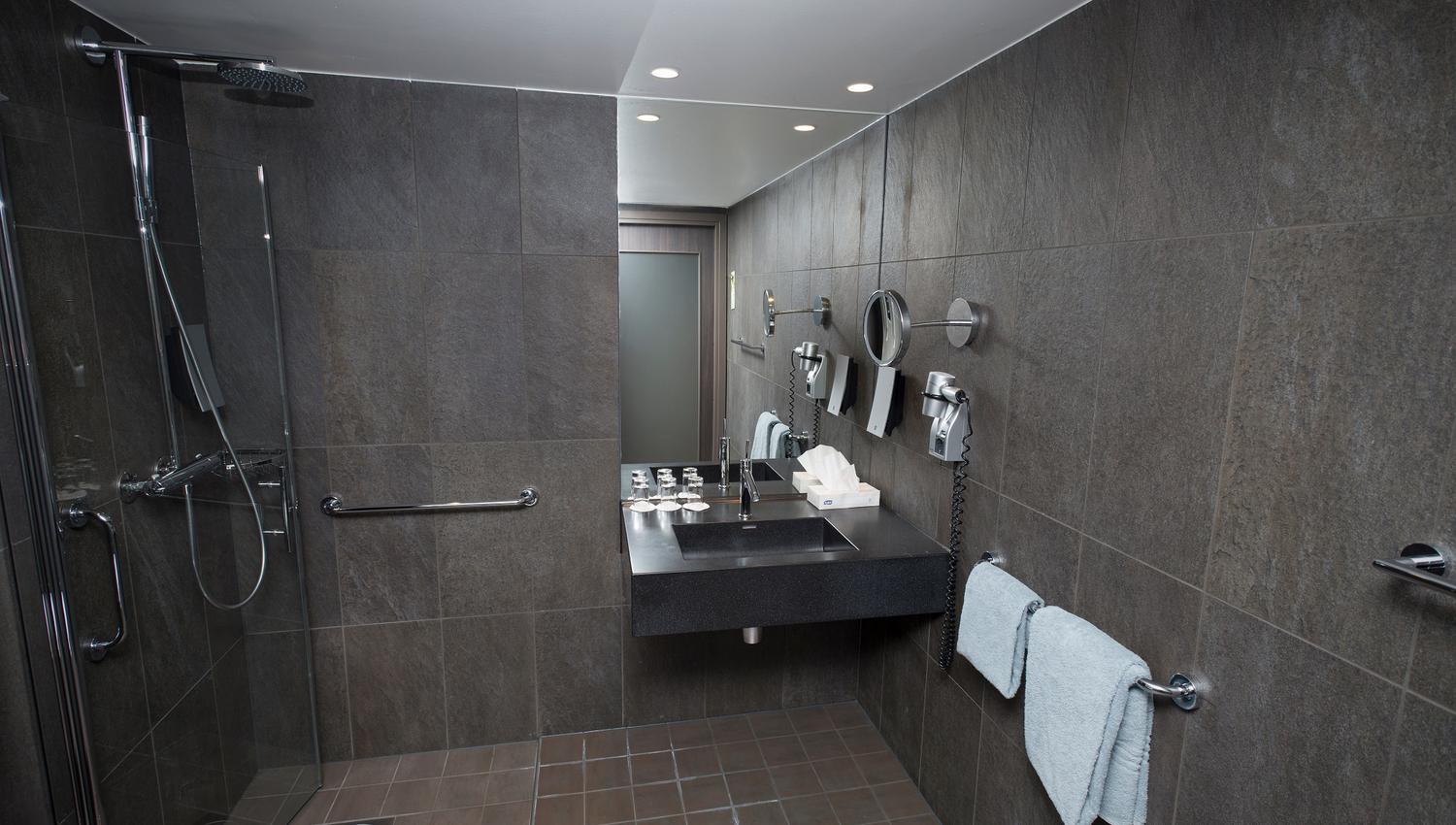 Clarion Hotel Admiral - Standard bathroom