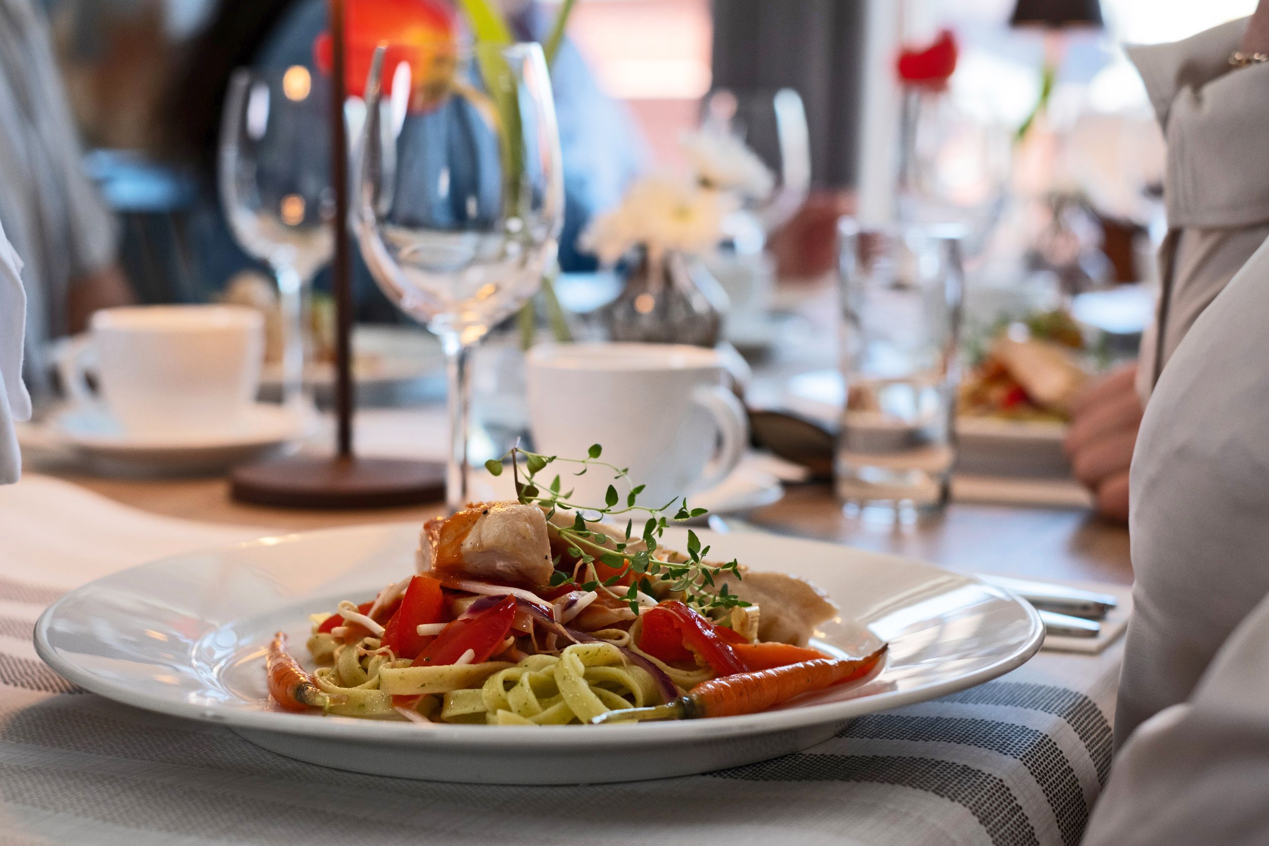 Nyt et godt måltid på Granavolden Hotel & Gjæstgiveri