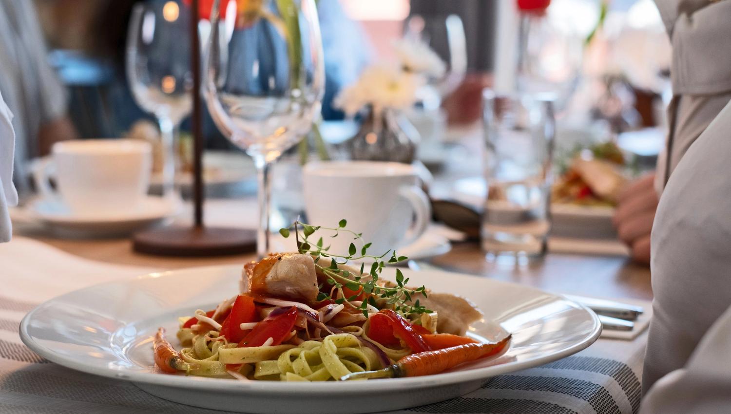 Nyt et godt måltid på Granavolden Hotel & Gjæstgiveri